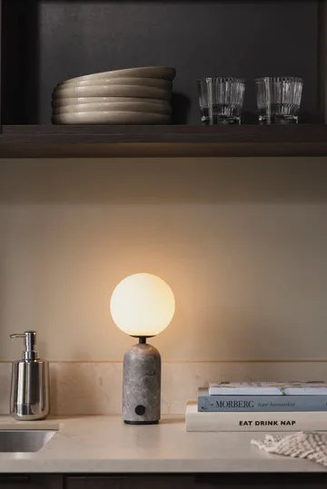 Torrano bordslampa portabel - Grå marmor, 27,5 cm - Globen Lighting