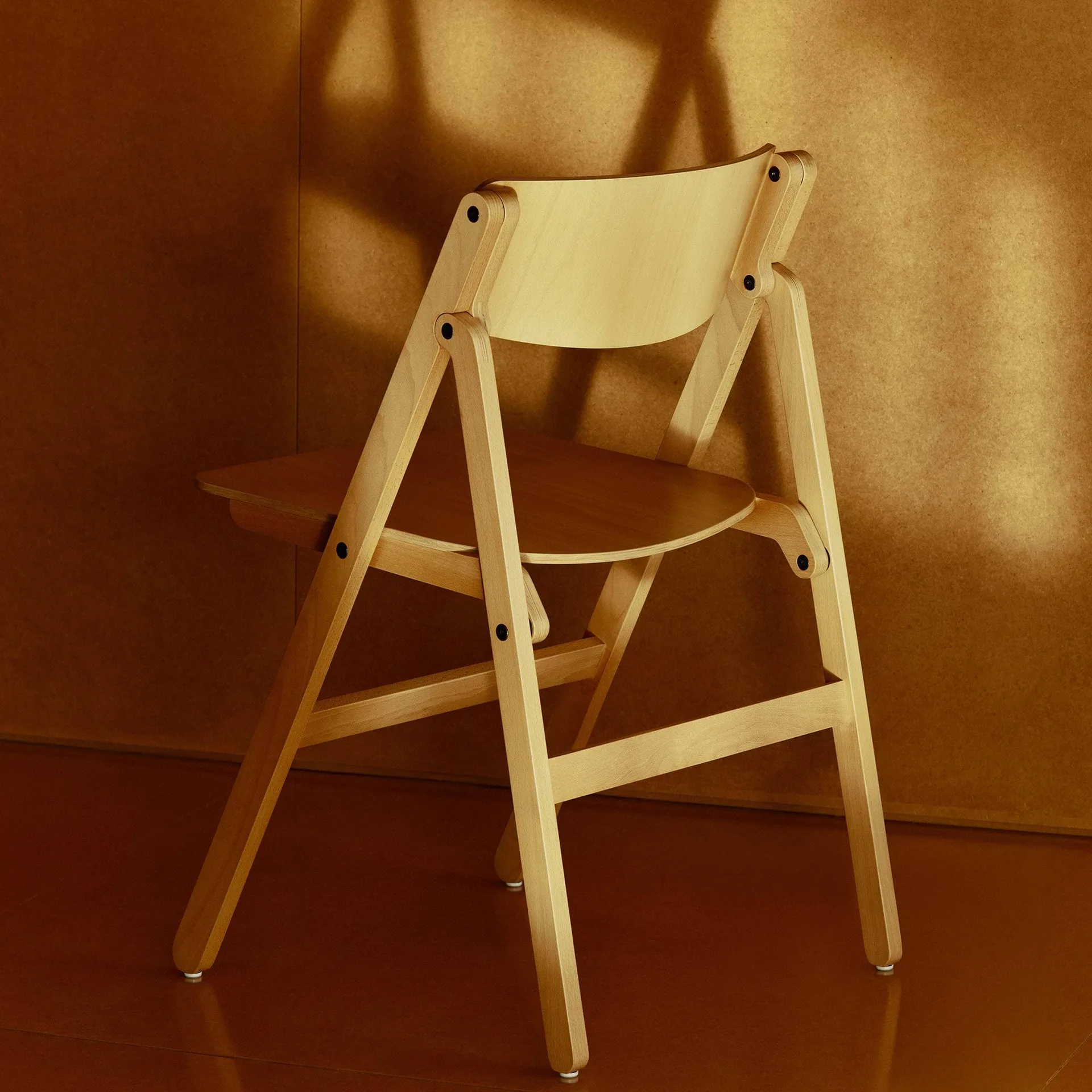 Backflip Chair stol, Golden lackerad bok HAY Backflip Chair stol, Golden lackerad bok HAY