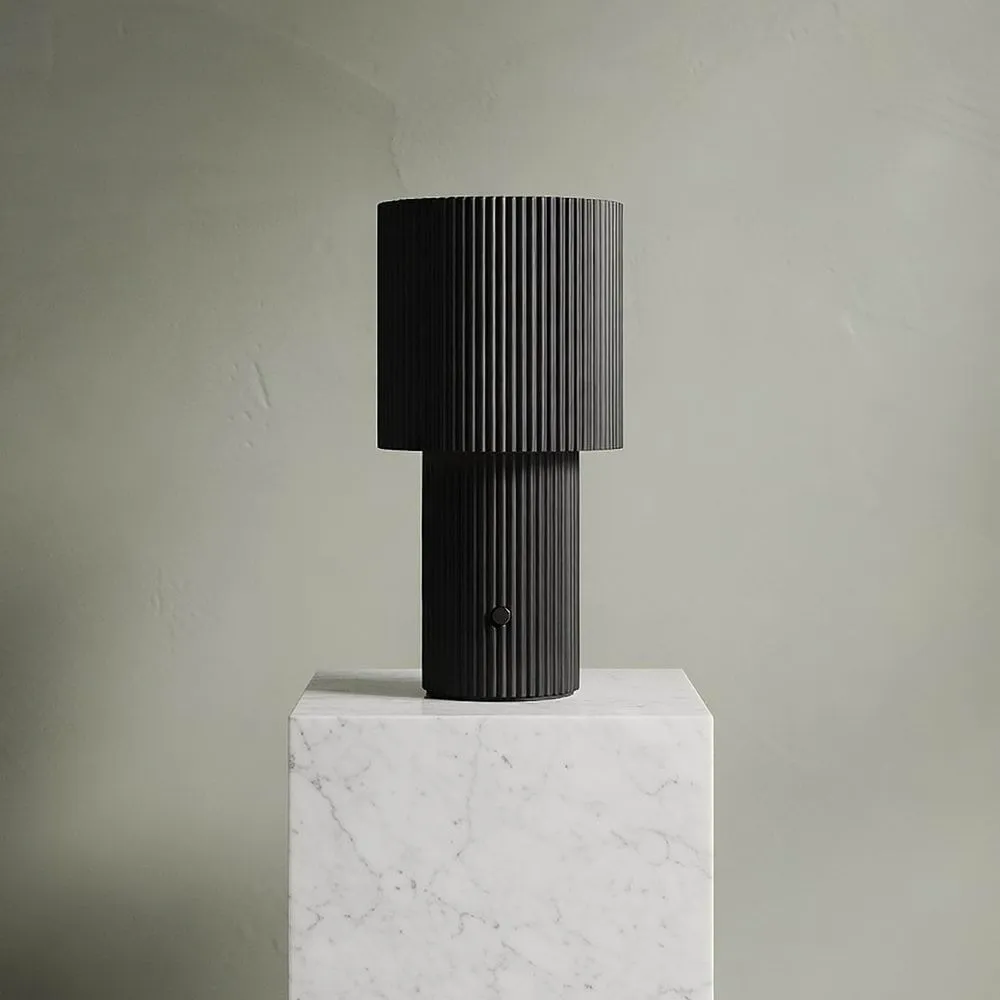 Iluma bordslampa portabel, Jet black Herstal Iluma bordslampa portabel, Jet black Herstal