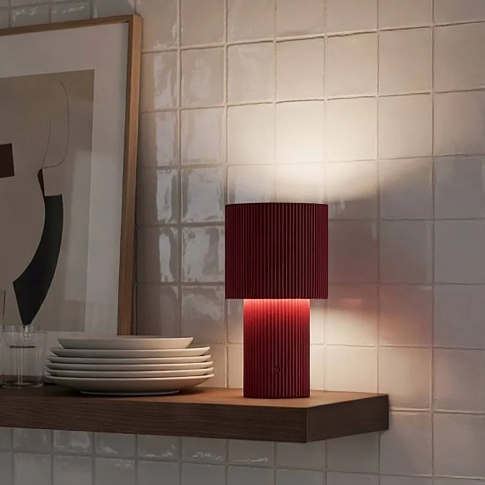 Iluma bordslampa portabel, Röd Herstal Iluma bordslampa portabel, Röd Herstal