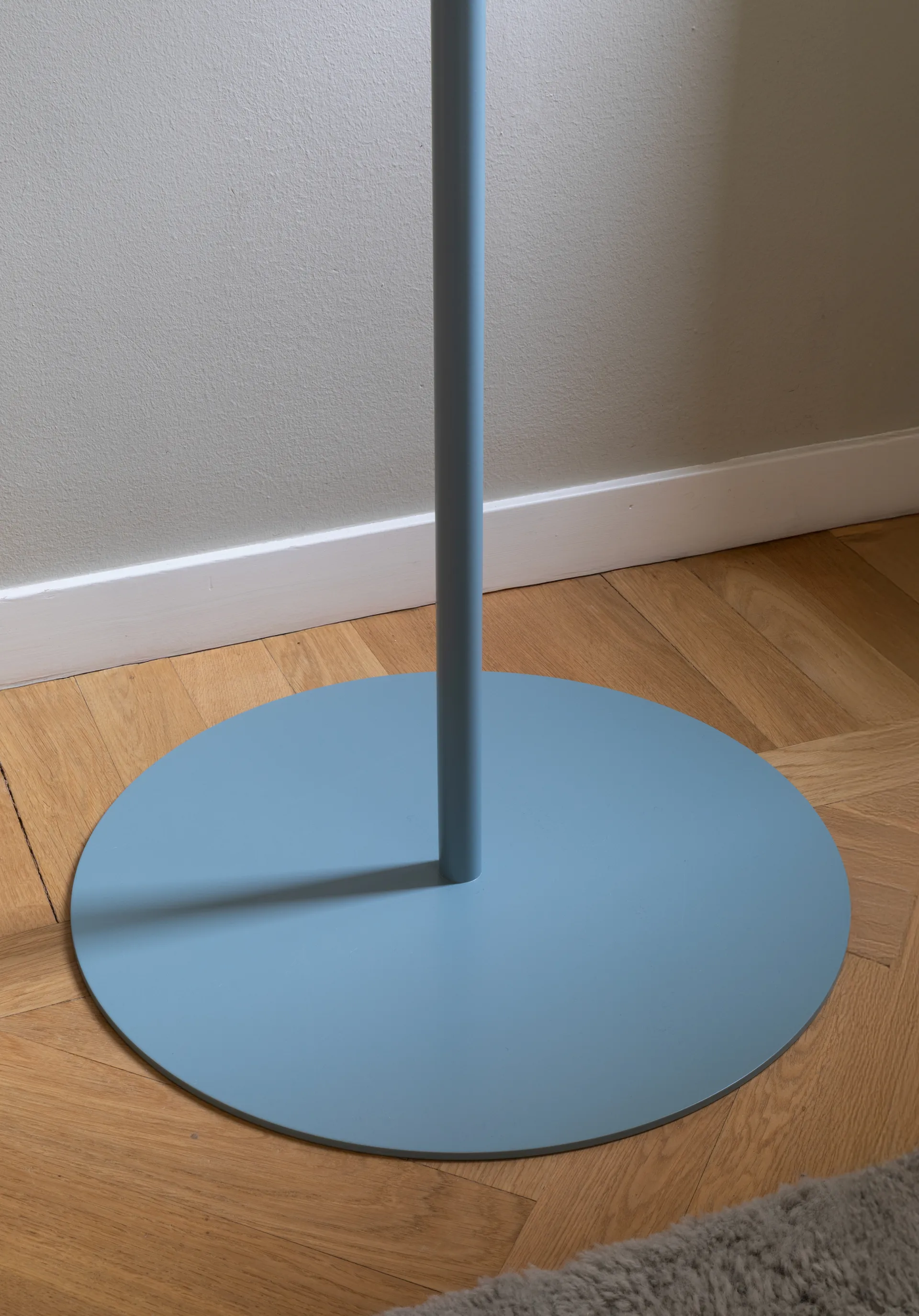 Vienda bordslampa, Blanksvart Herstal