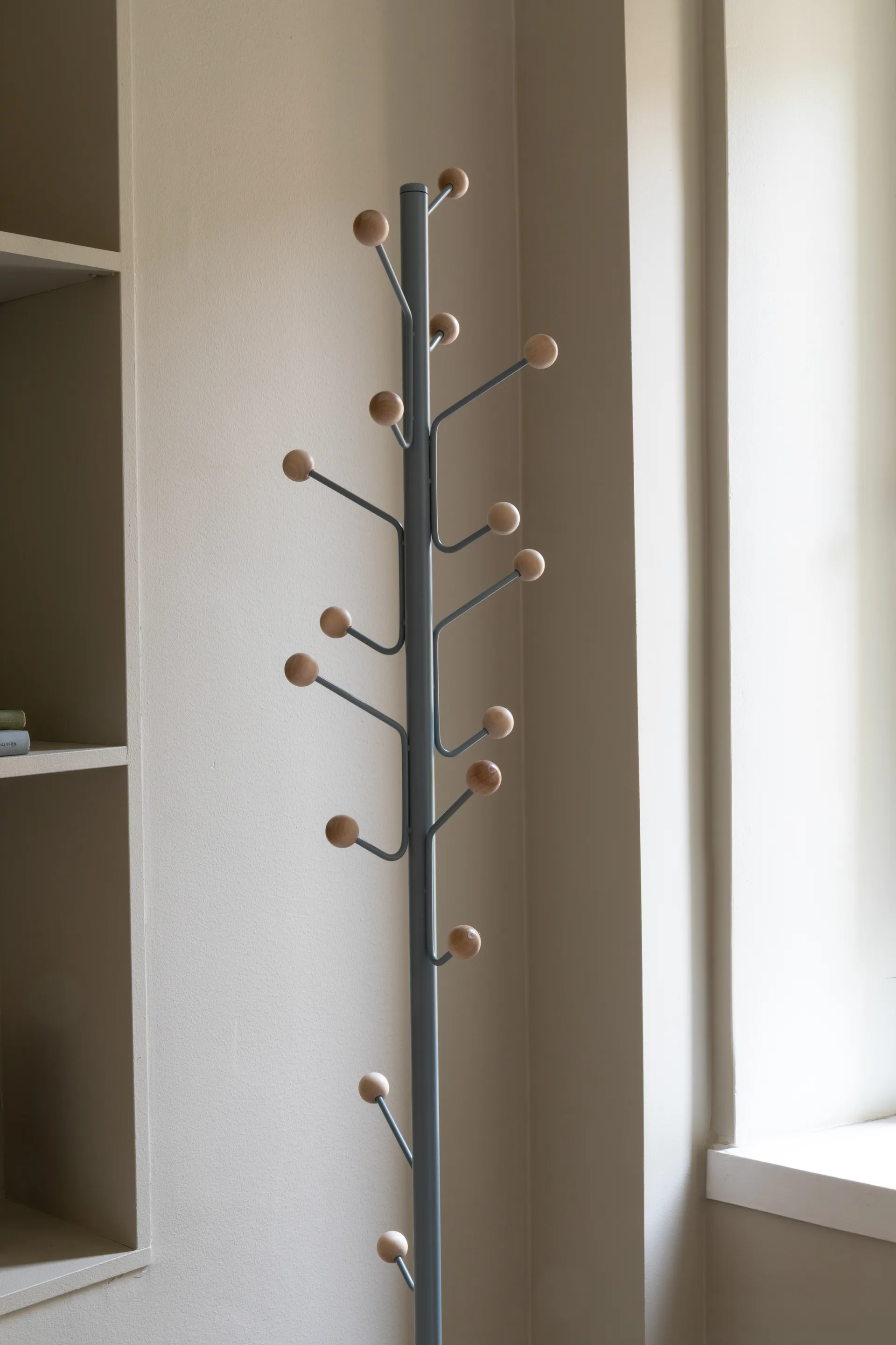 Vienda bordslampa, Blanksvart Herstal