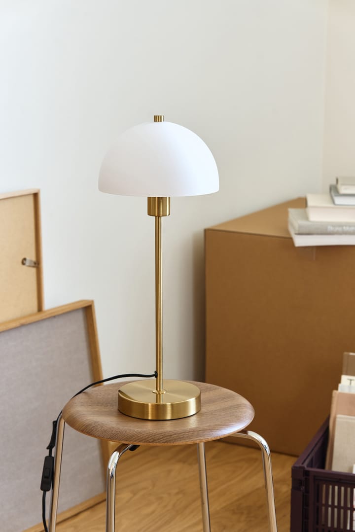 Vienda bordslampa, mässing-vit Herstal