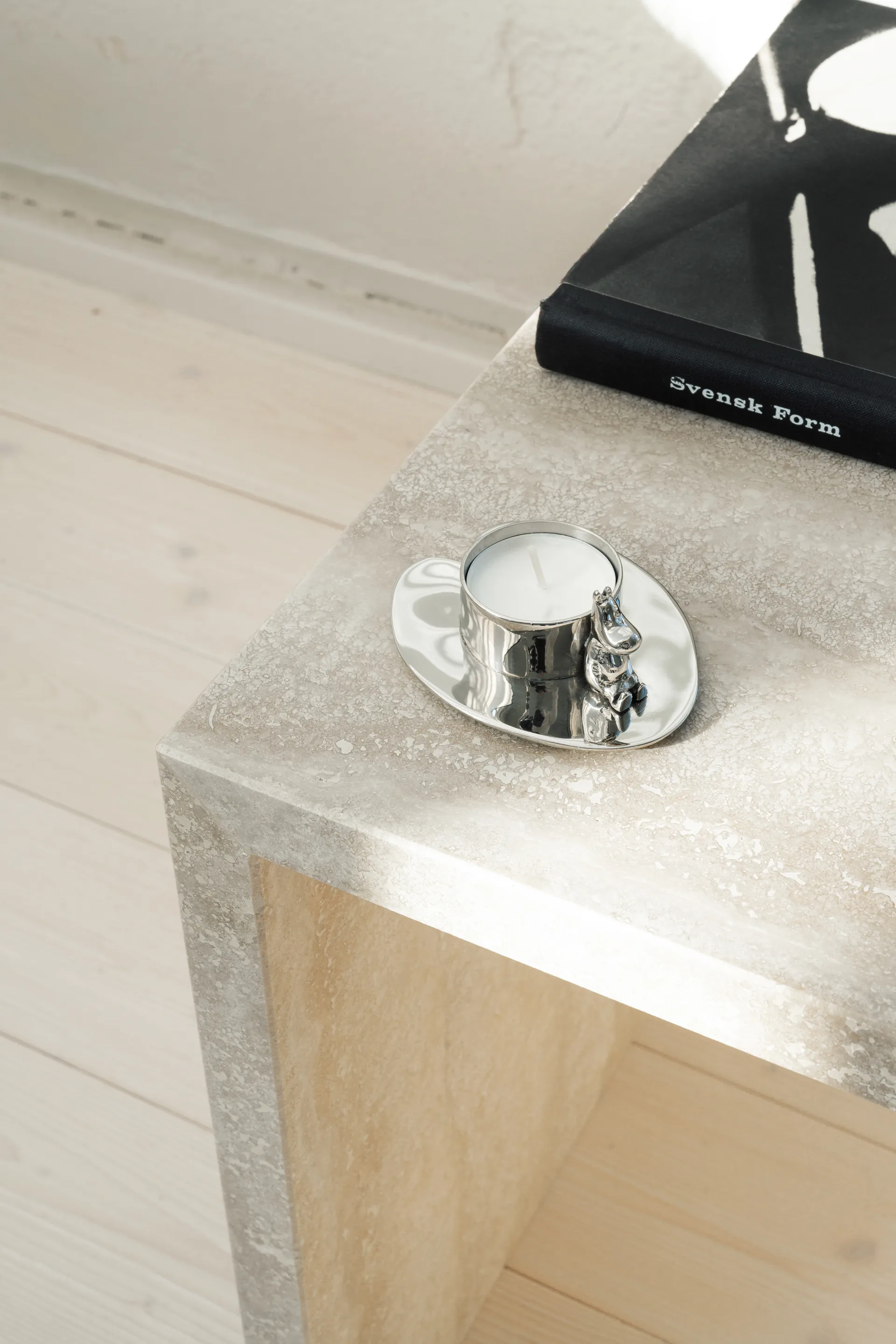 Hilke X Mumin No.3 ljusstake, Förnicklad mässing Hilke Collection