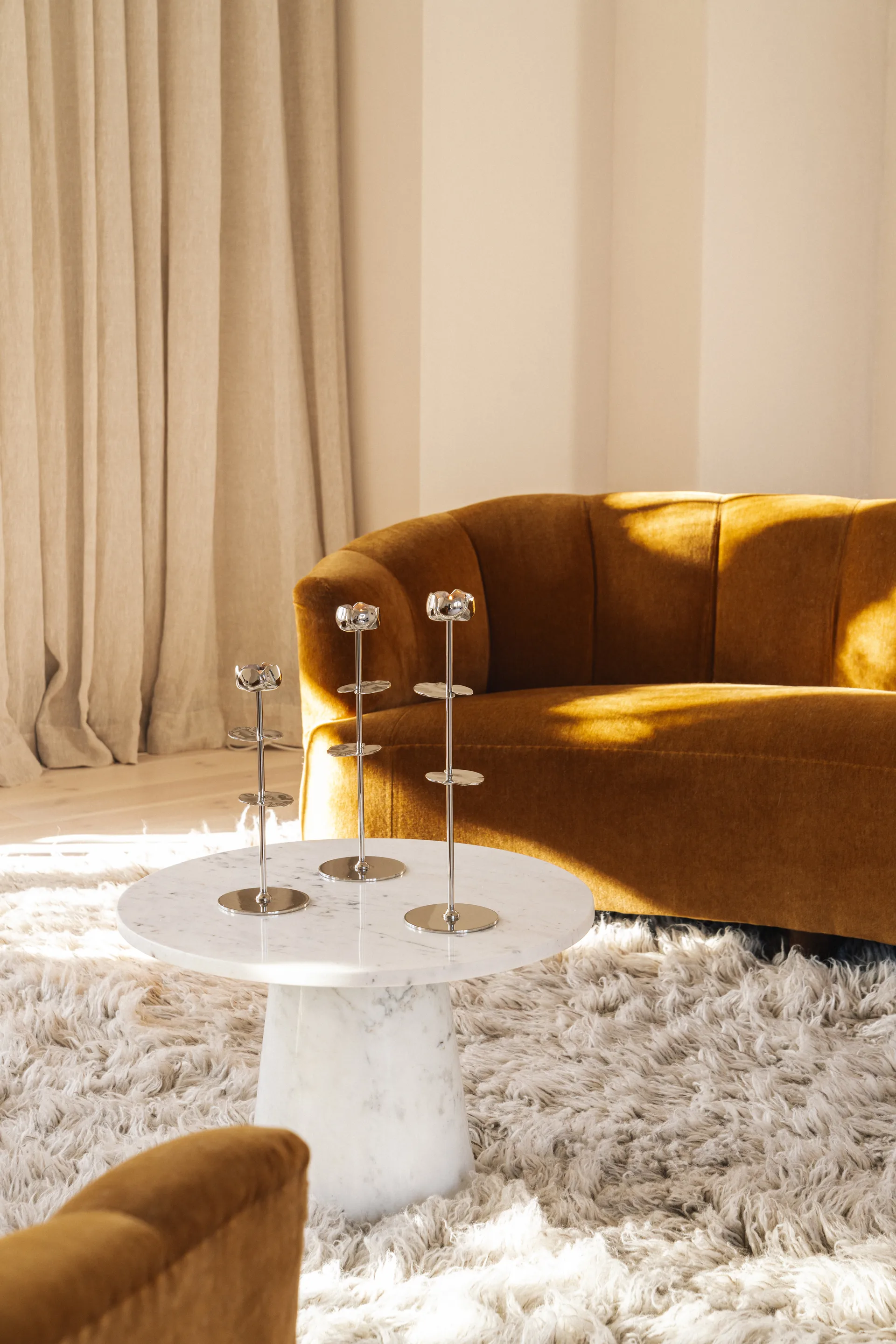 Ninfea Alta ljusstake 40 cm, Förnicklad mässing Hilke Collection