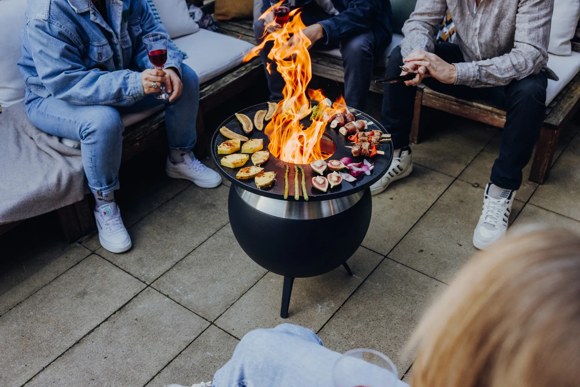 MOON 45 eldstad, Svart-silver, lågt stativ Höfats