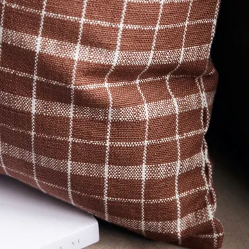 Thame kuddfodral rutigt 50x50 cm - Brown - House Doctor