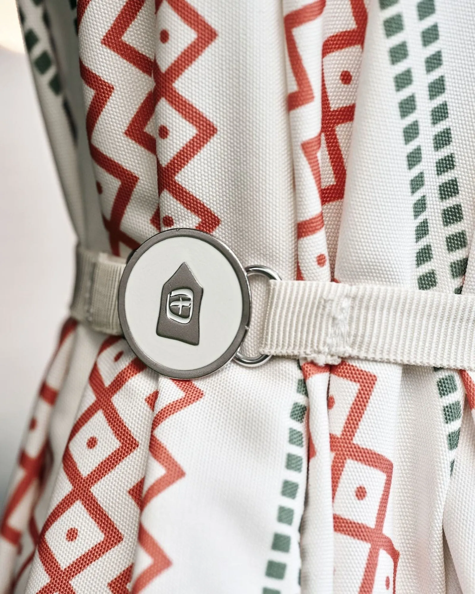 Umbra parasoll Ø190 cm, Röd-grön House Doctor