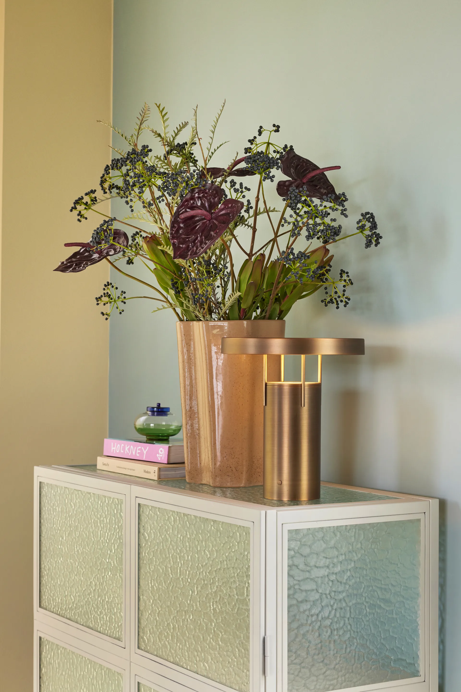 BringMe portabel bordslampa, Burnished brass Hübsch Interior