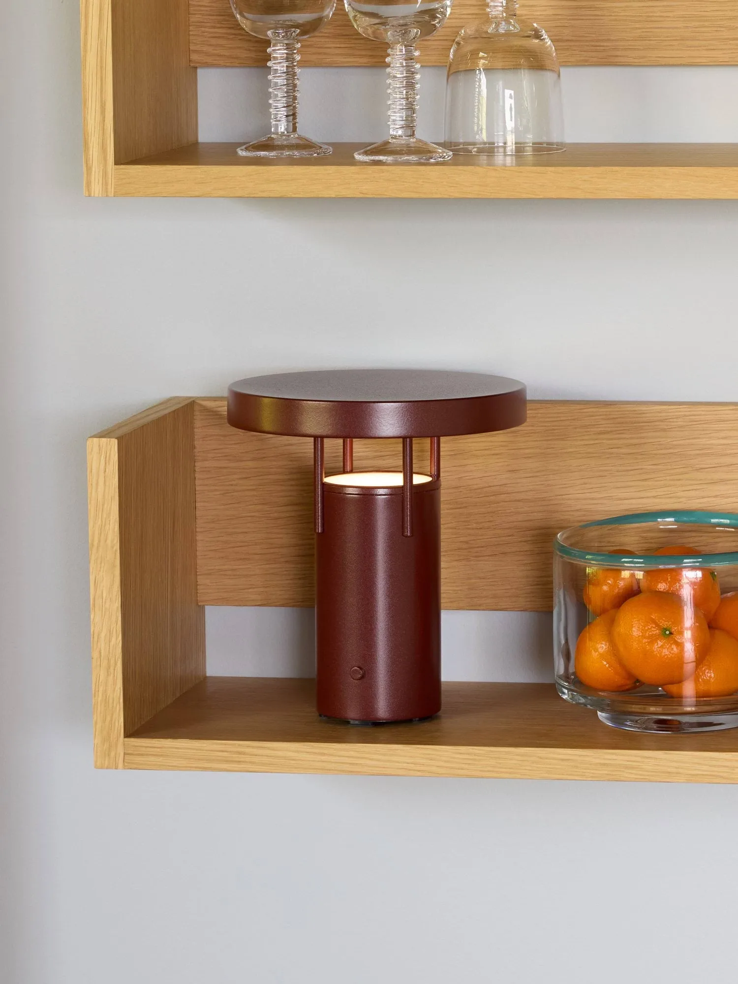BringMe portabel bordslampa, Metallic burgundy, mini 20 cm Hübsch Interior