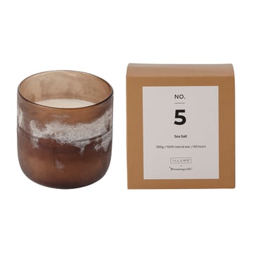 Läs mer om Illume x Bloomingville NO. 5 Sea Salt doftljus 390 g + Giftbox