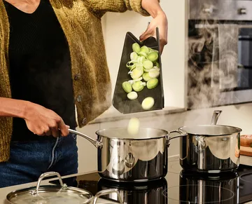 Chop2pot skärbräda plus svart - Regular - Joseph Joseph