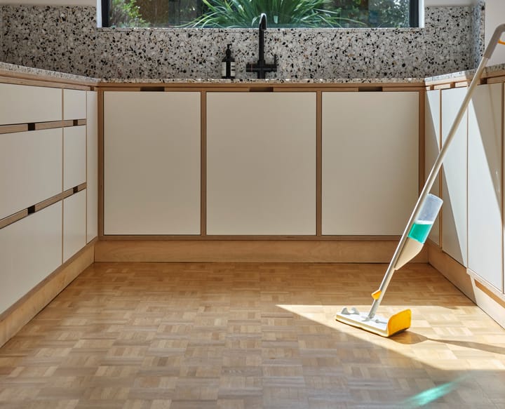 Cleantech 2-i-1 golvmopp med skrubb, Light Stone Joseph Joseph