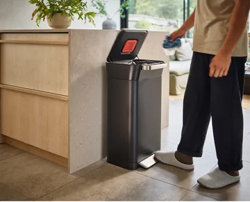 Joseph Joseph Titan trash compactor pedalhink 30 L - Carbon black - Joseph Joseph