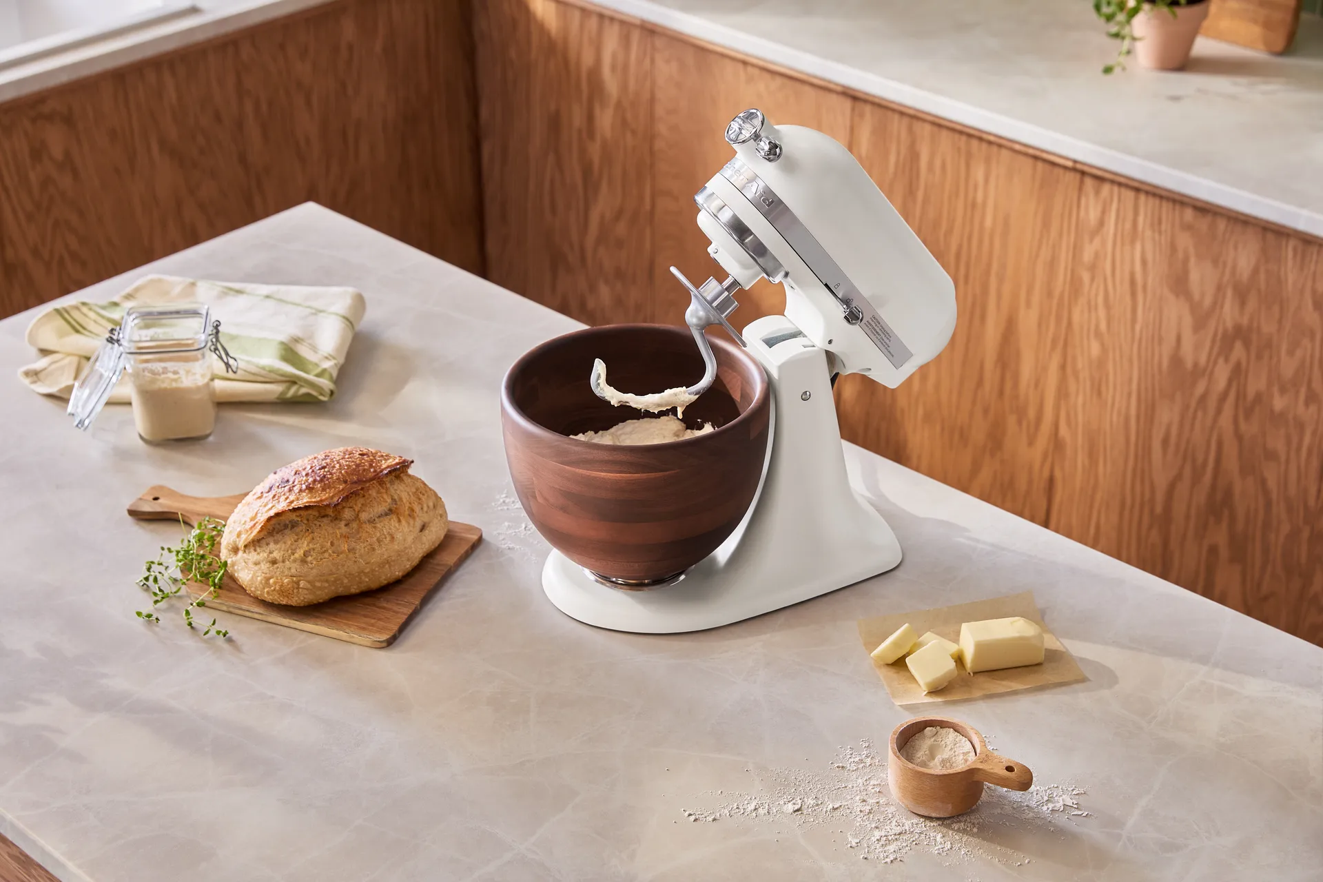 Aritsan 5KSM156 köksmaskin med träskål 4,7 L, Porcelain white-walnut KitchenAid