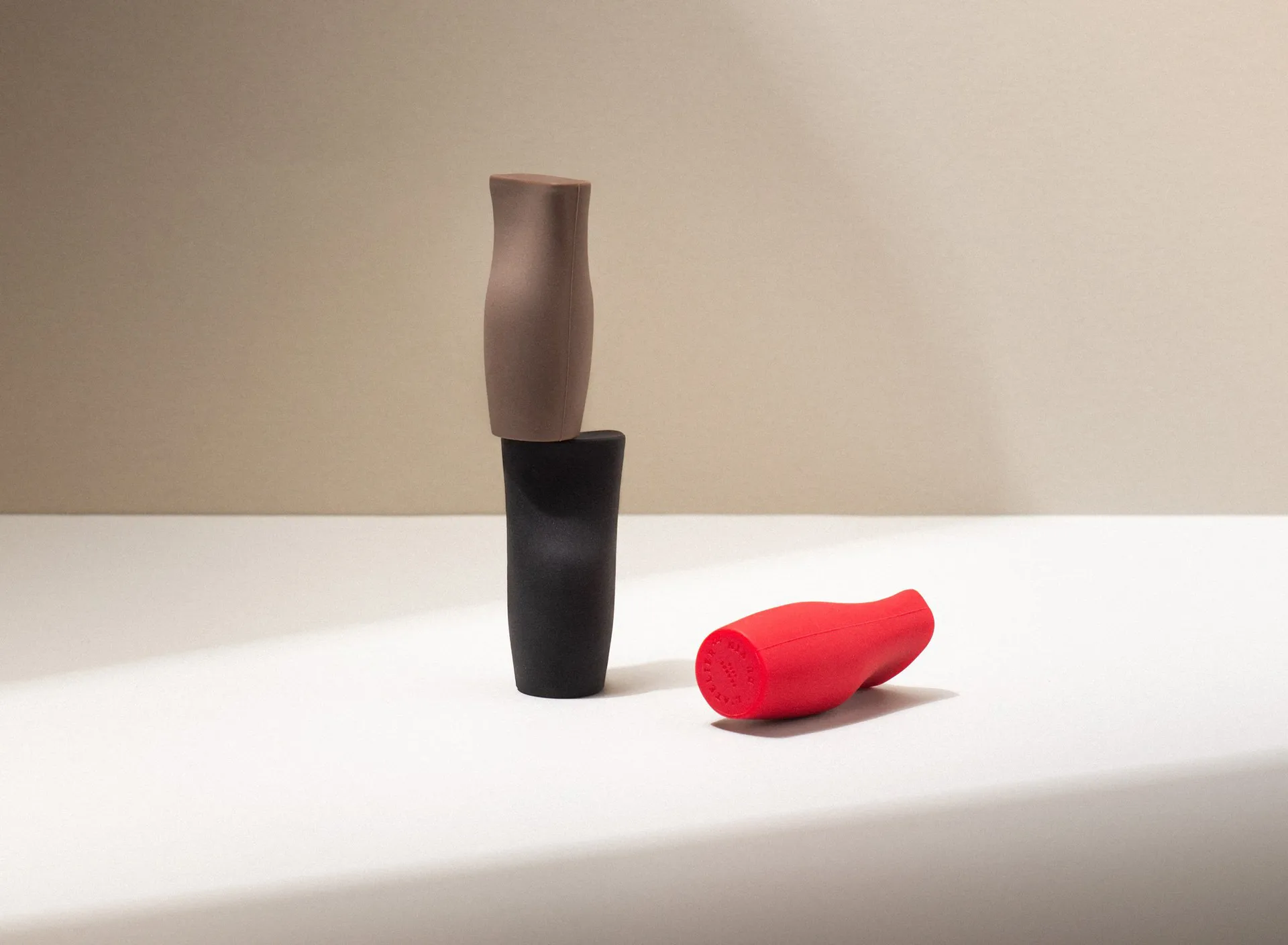 Le Bouchon Universel vinstoppare, Röd-svart-brun L'Atelier du Vin