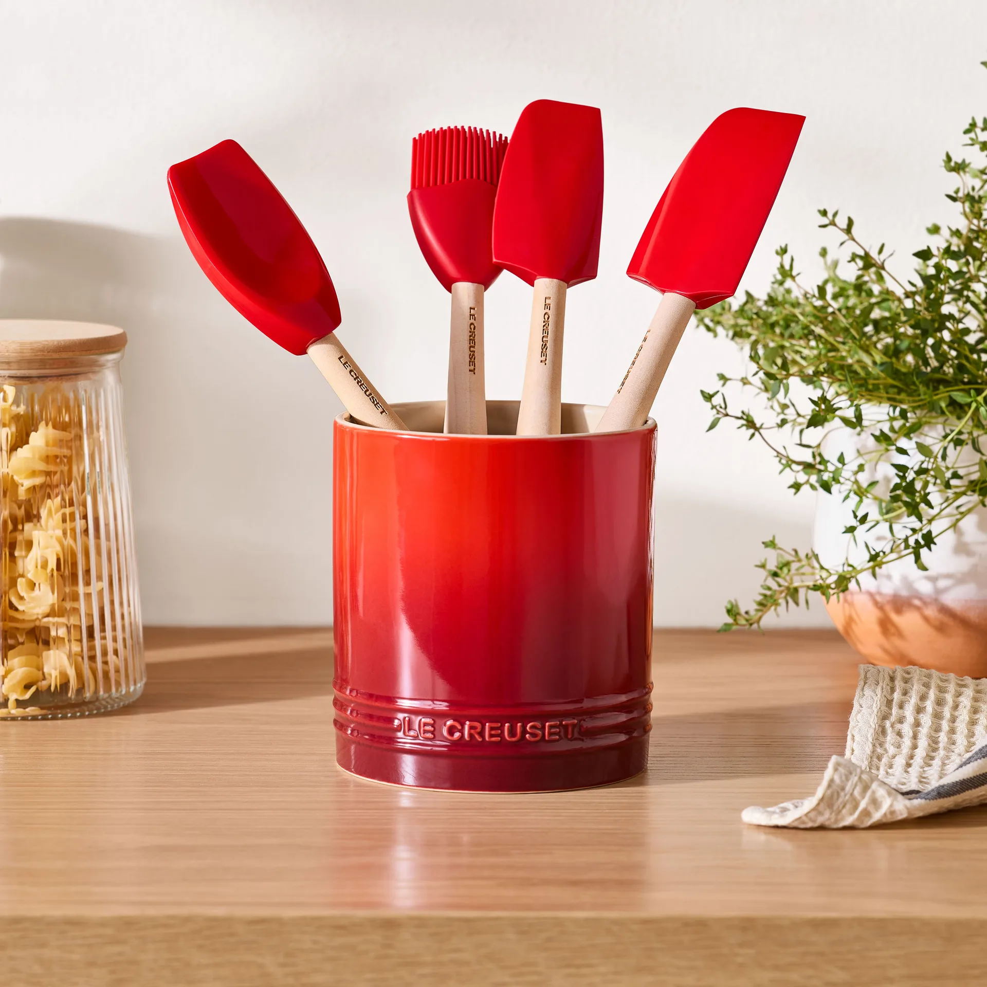Signature stengods bestick- och redskapskrus 1.1 L, Cerise Le Creuset