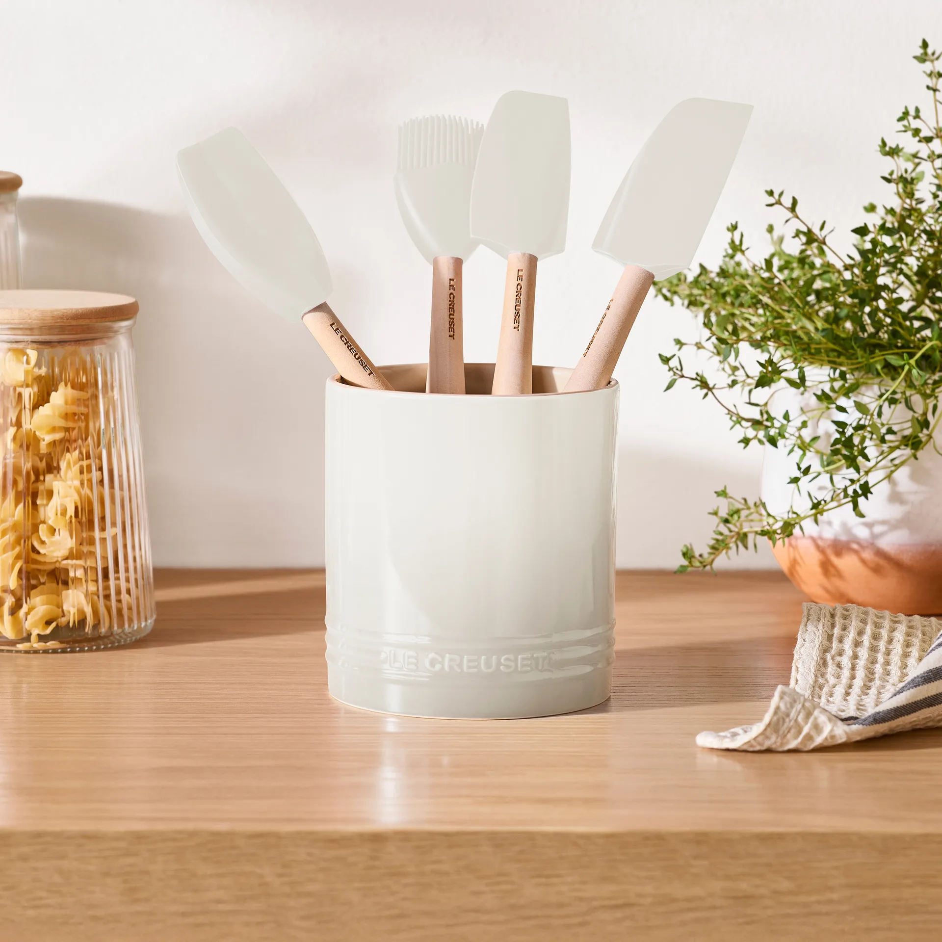 Signature stengods bestick- och redskapskrus 1.1 L, Meringue Le Creuset