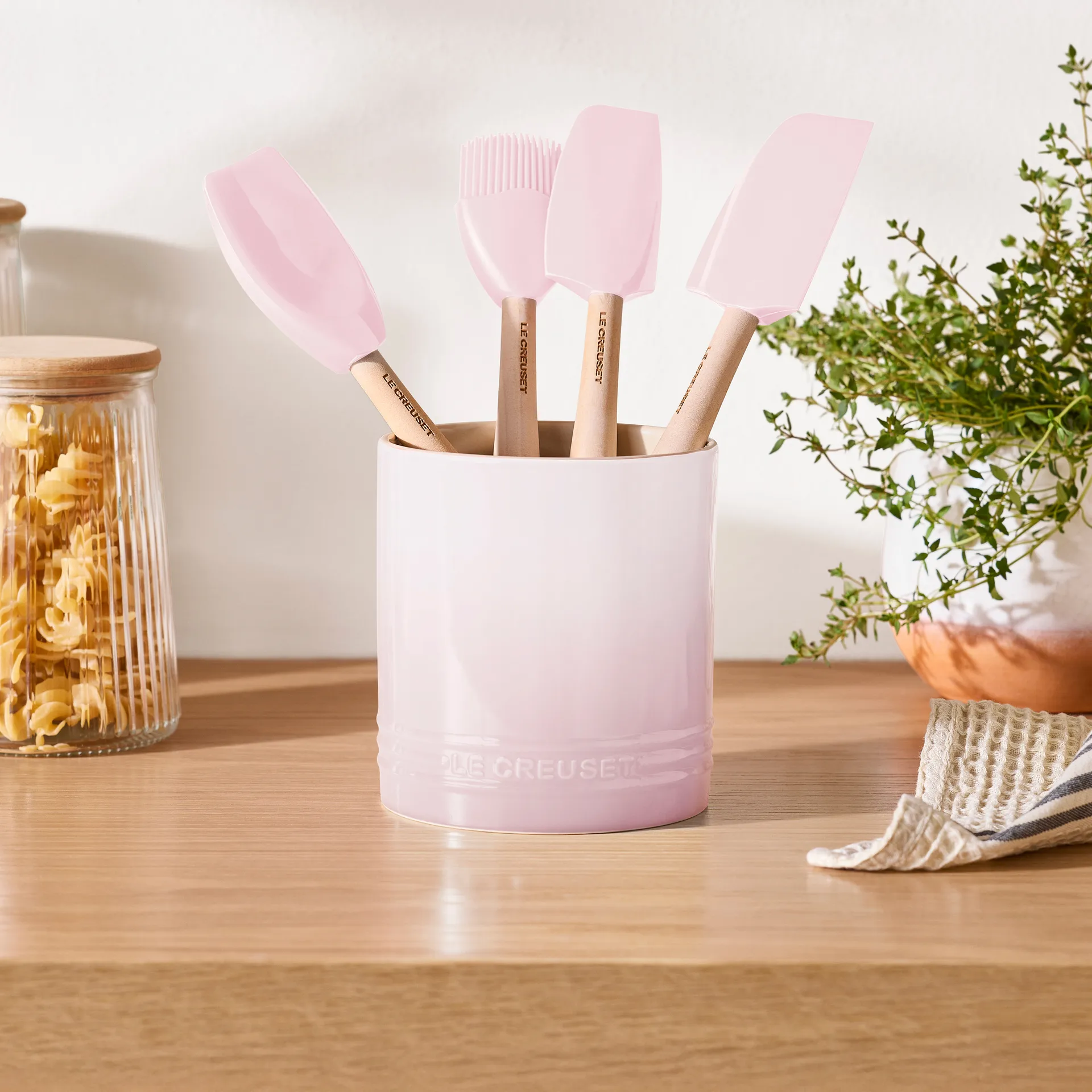 Signature stengods bestick- och redskapskrus 1.1 L, Shell Pink Le Creuset