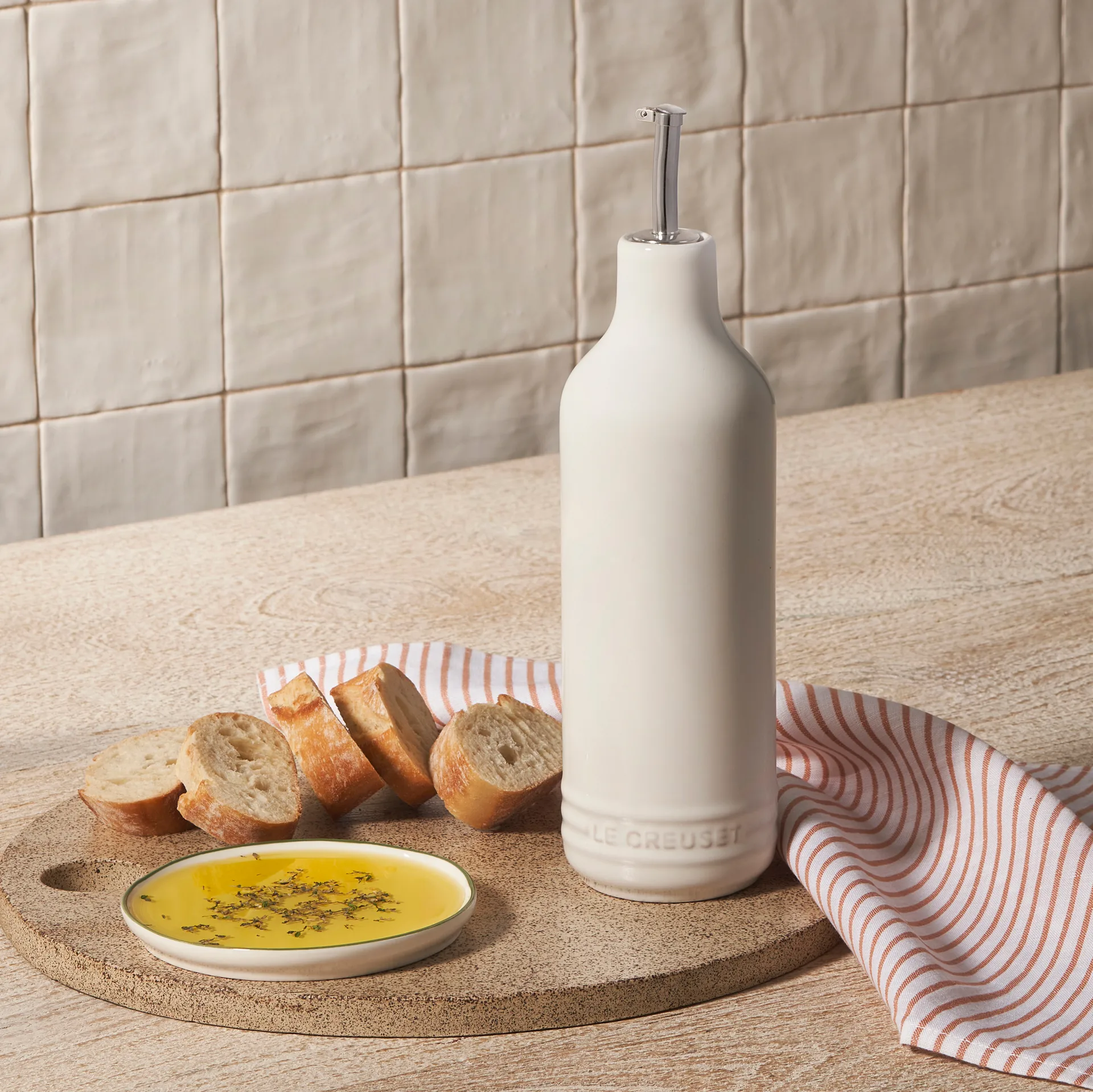Signature stengods oljeflaska 0,6 L, White Le Creuset