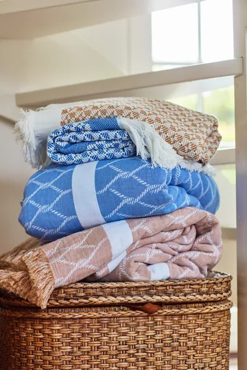 Striped Structured Recycled bomullspläd 130x170 cm - Blå-vit - Lexington