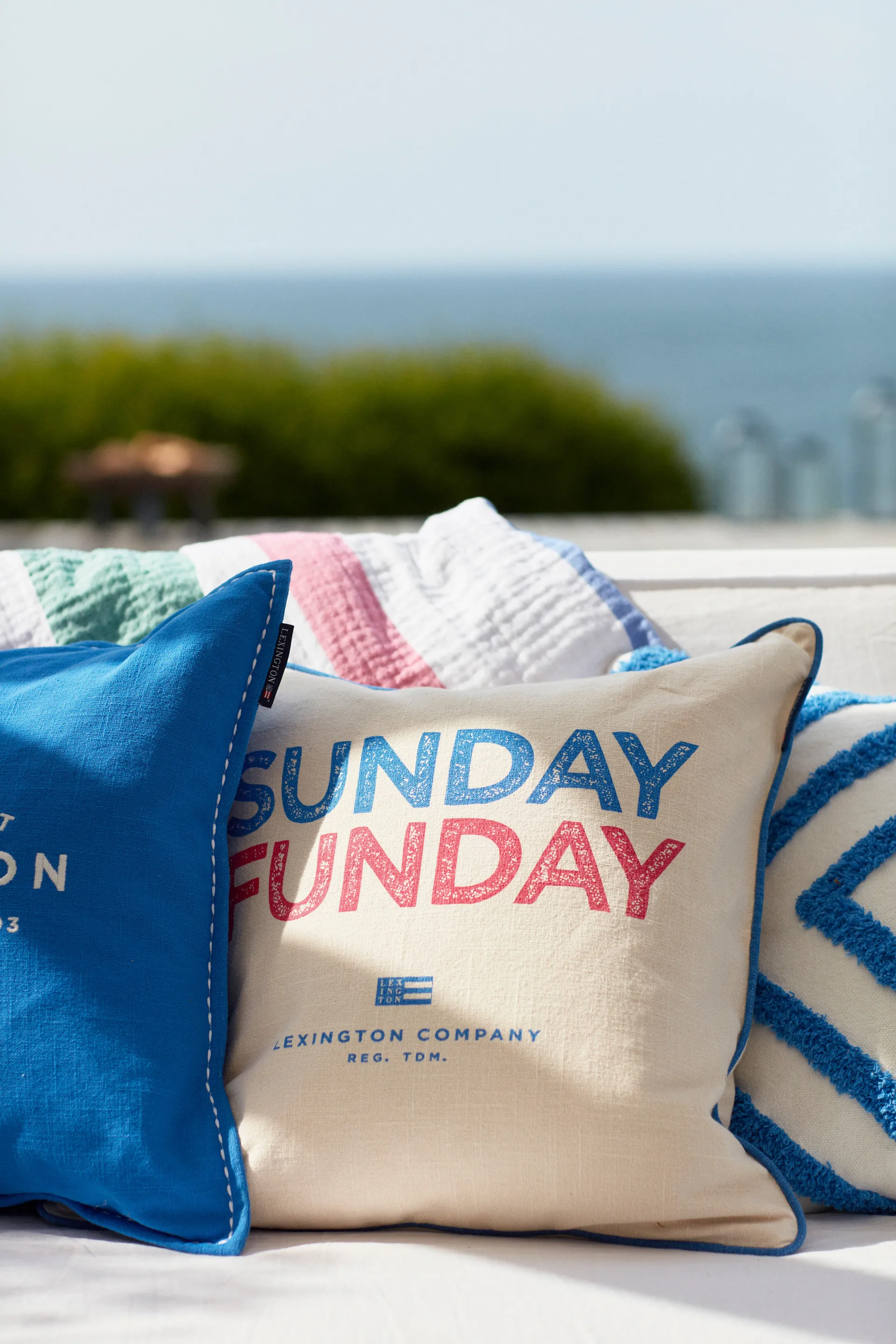 Sunday Funday Printed kuddfodral 50x50 cm, Beige-blå-rosa Lexington