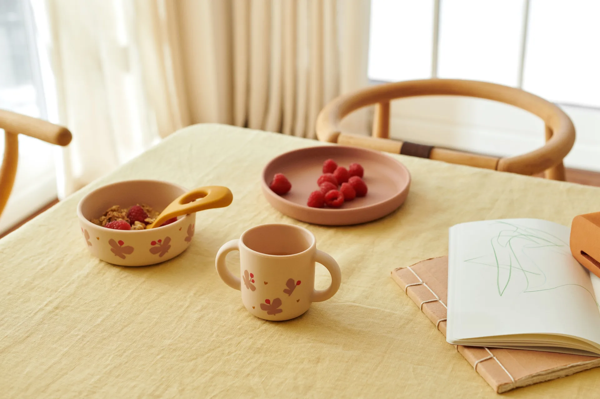 Vivi printed servisset 4 delar, Butterfly-apple blossom Liewood