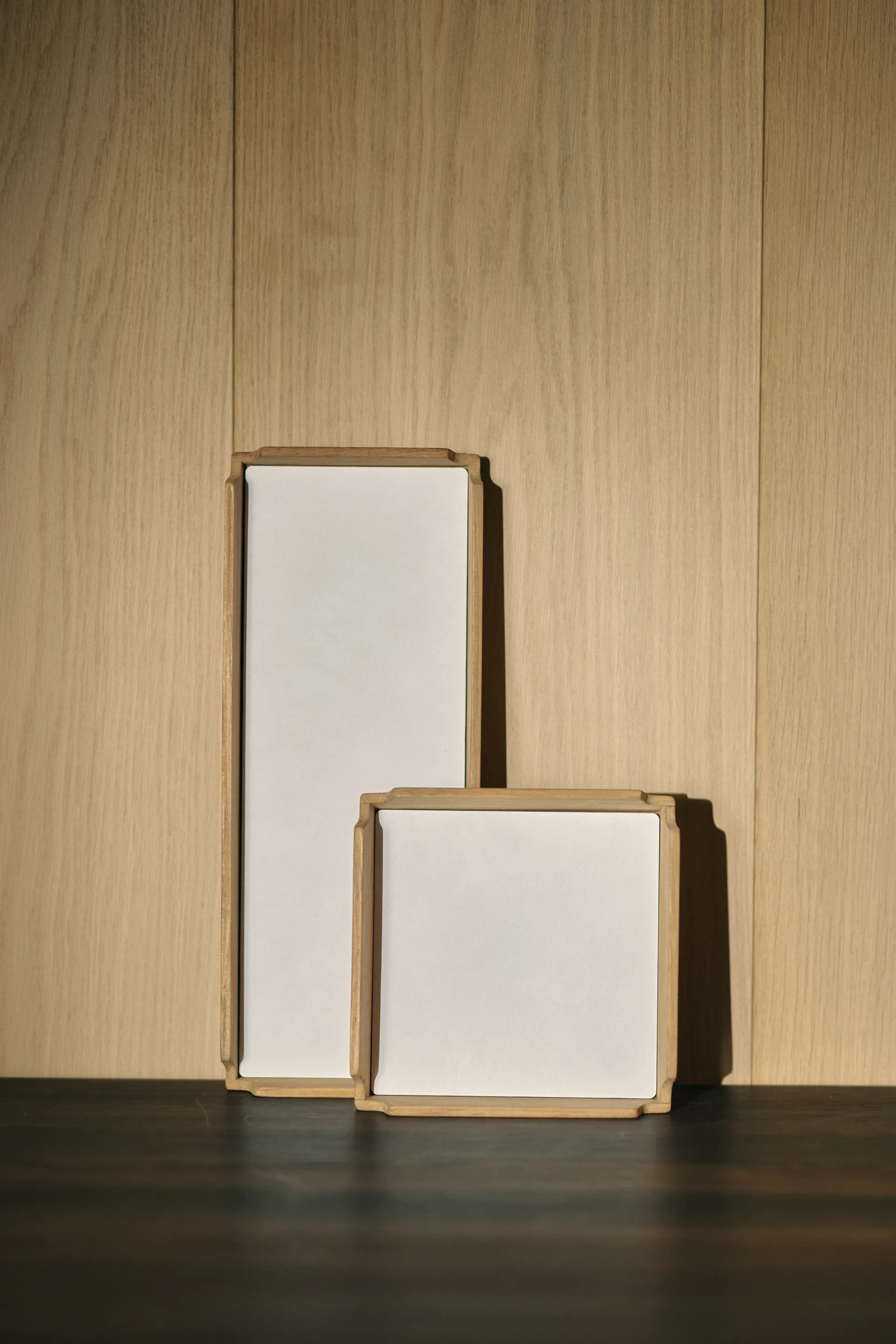 Airy Nupo bricka, Pure white-teak, mini LIND DNA
