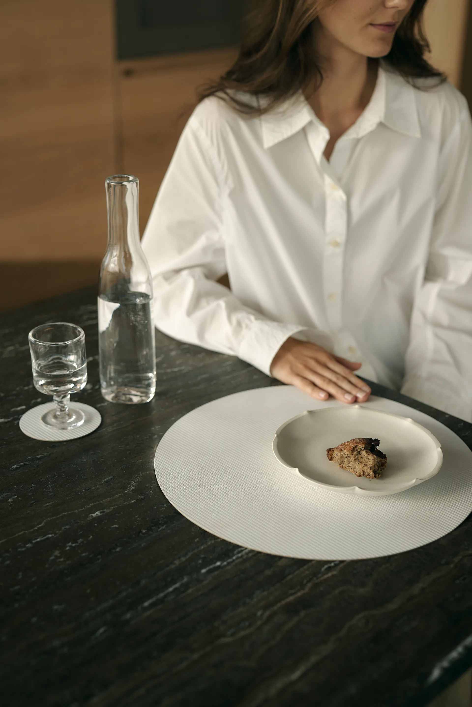 Corduroy bordstablett, Pure white, circle, L LIND DNA