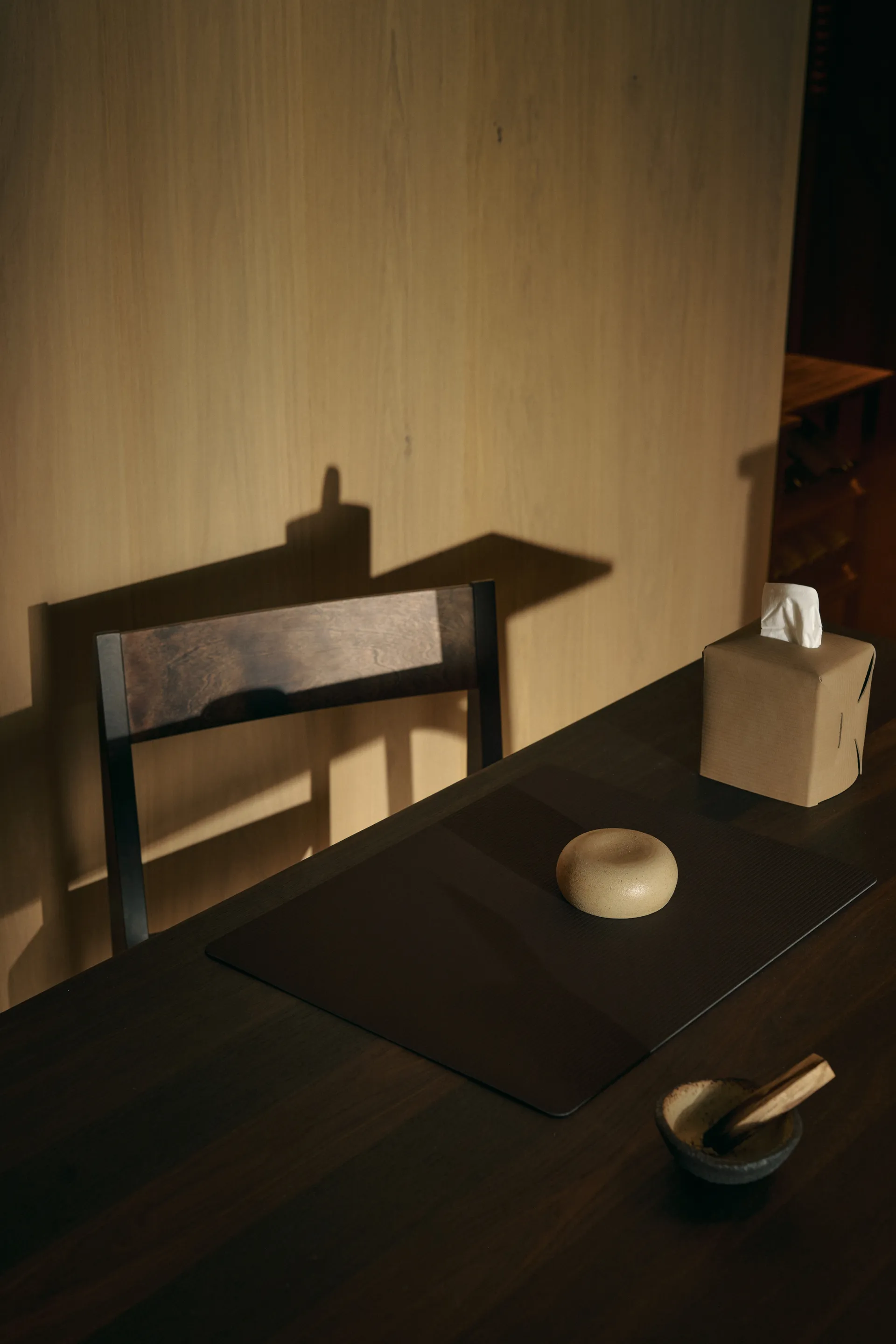 Corduroy bordstablett square L, Black ink LIND DNA