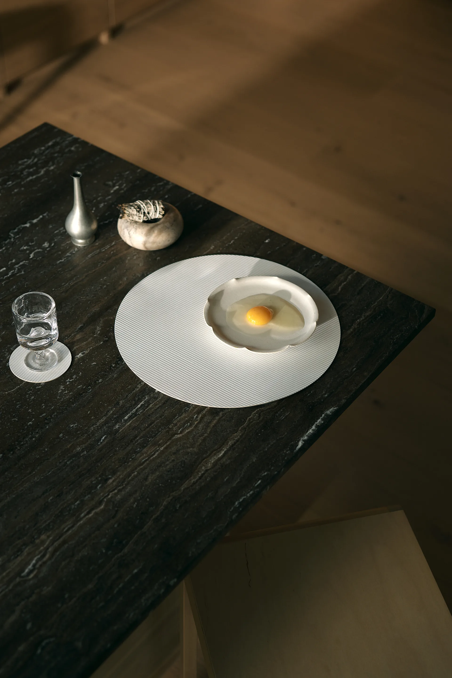 Corduroy glasunderlägg, Pure white, circle LIND DNA