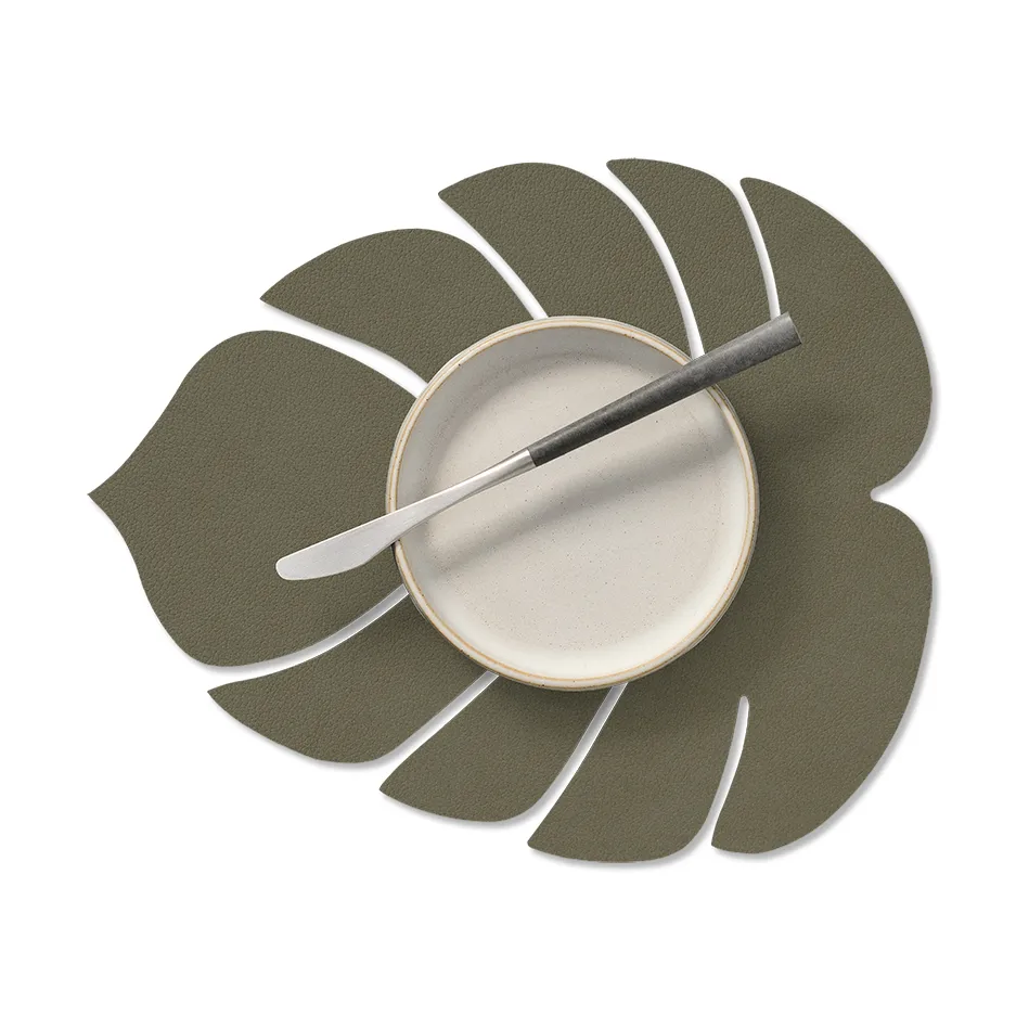 Monstera Leaf Nupo bordstablett S, Army green, 26x22 cm LIND DNA