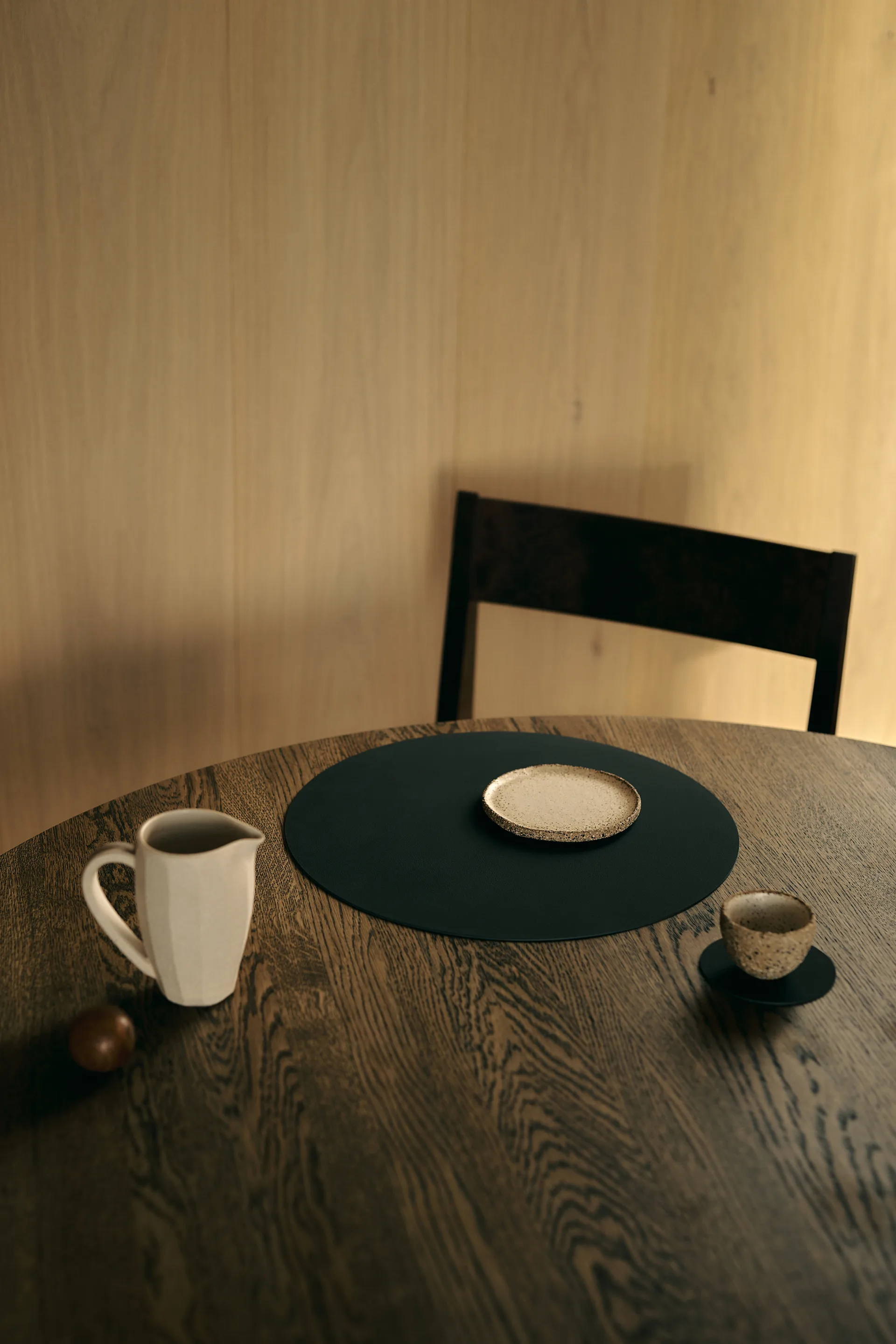 Nupo bordstablett, Black ink, circle, L LIND DNA