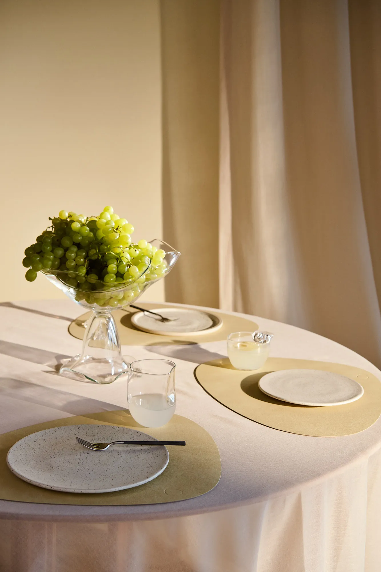 Nupo bordstablett curve L, Lemon sorbet, 44x37 cm LIND DNA