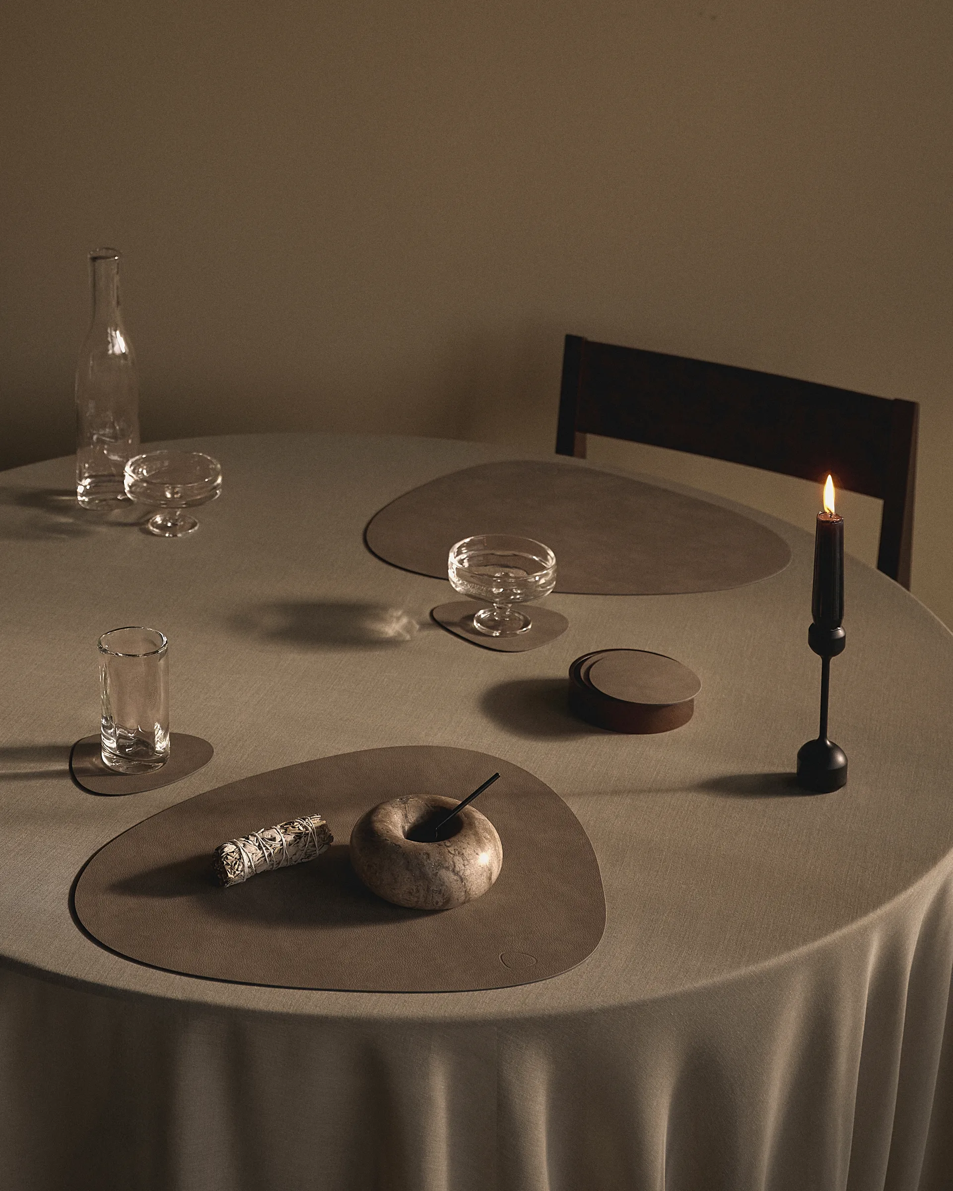 Wood Box förvaring till glasunderlägg, Smoked-oak, circle, S LIND DNA