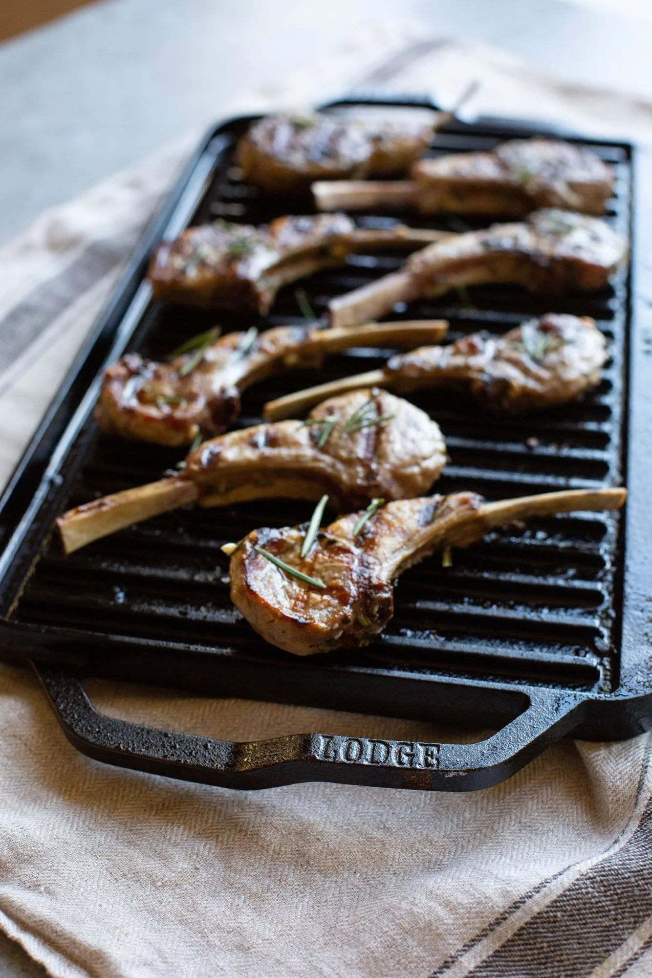 Chef collection vändbar stek- och grillplatta, 50x25 cm Lodge