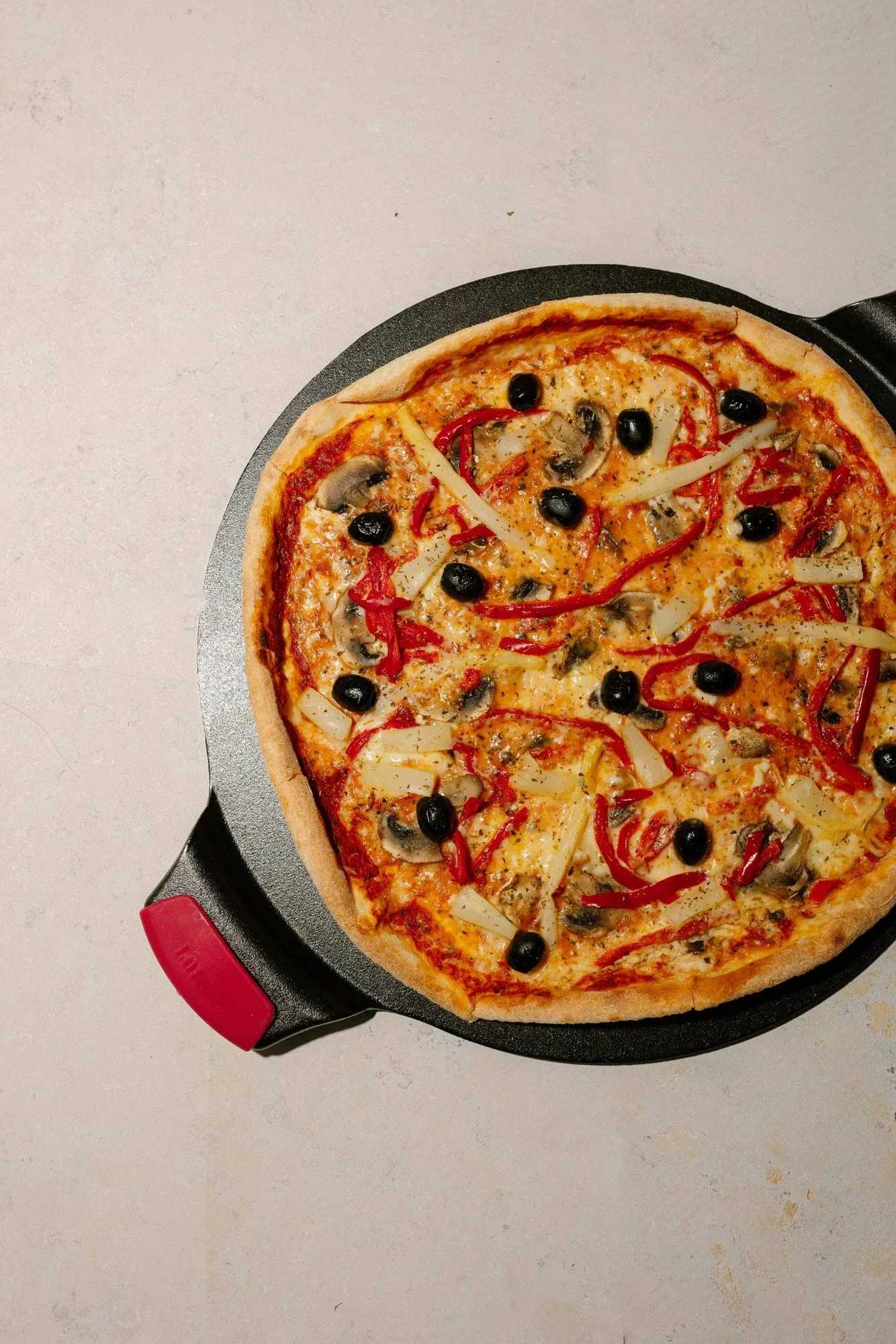 Pizza sten med silikonhandtag, Ø38 cm Lodge