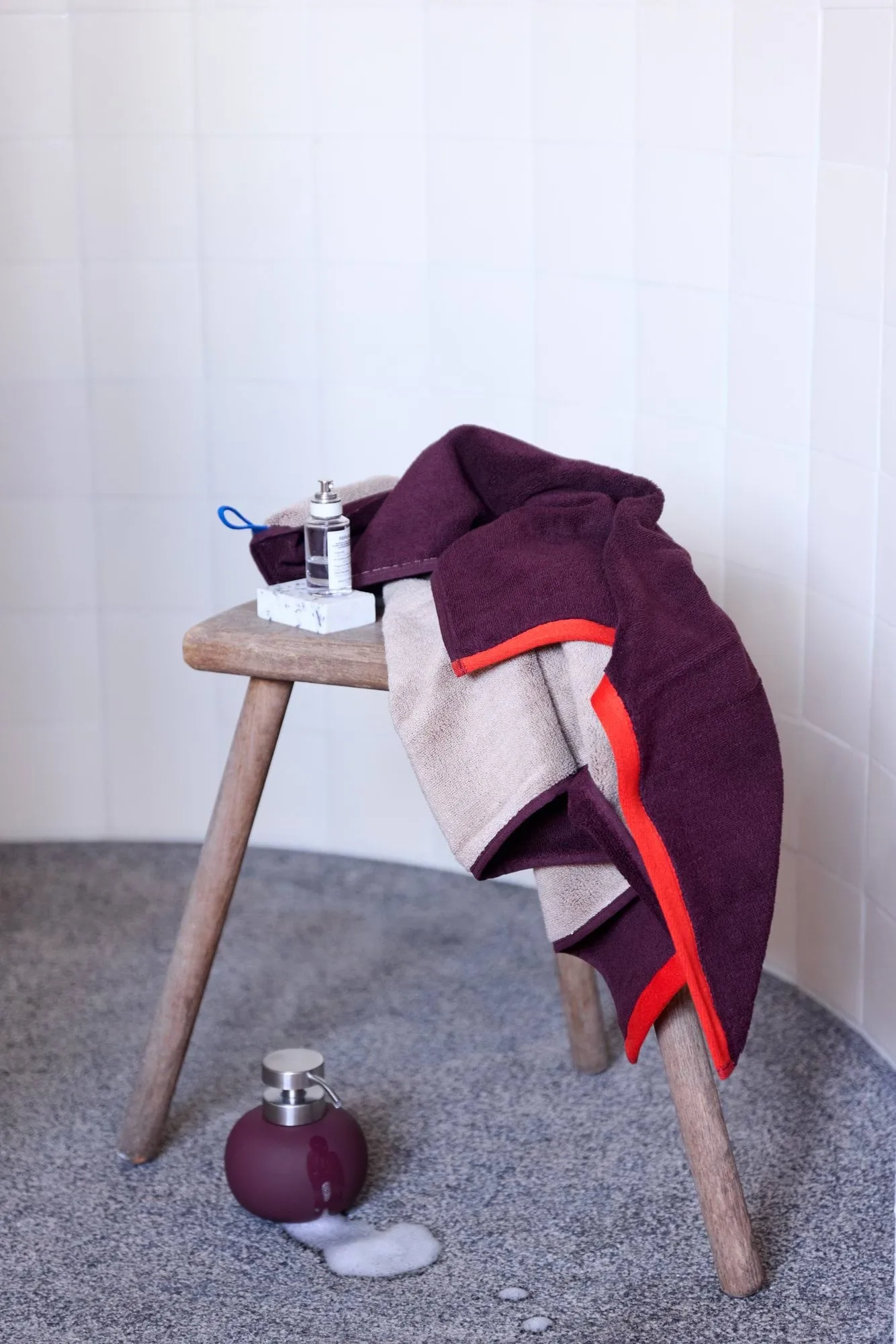 Soft badhandduk 70x133 cm, Gray-Red (grå-röd), 70x133 cm Mette Ditmer