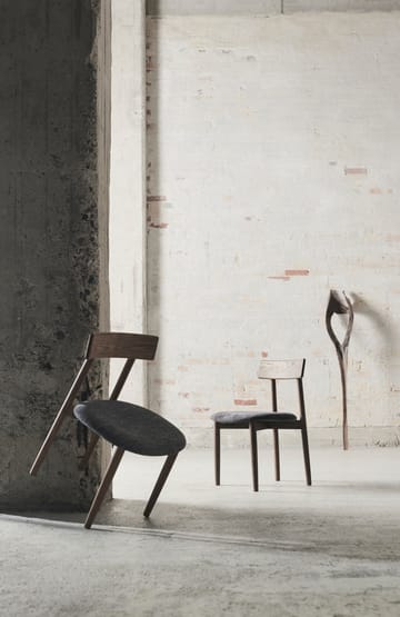 Tetra stol med klädd sits - Granitfärgat tyg-mörkoljad ek - MUUBS