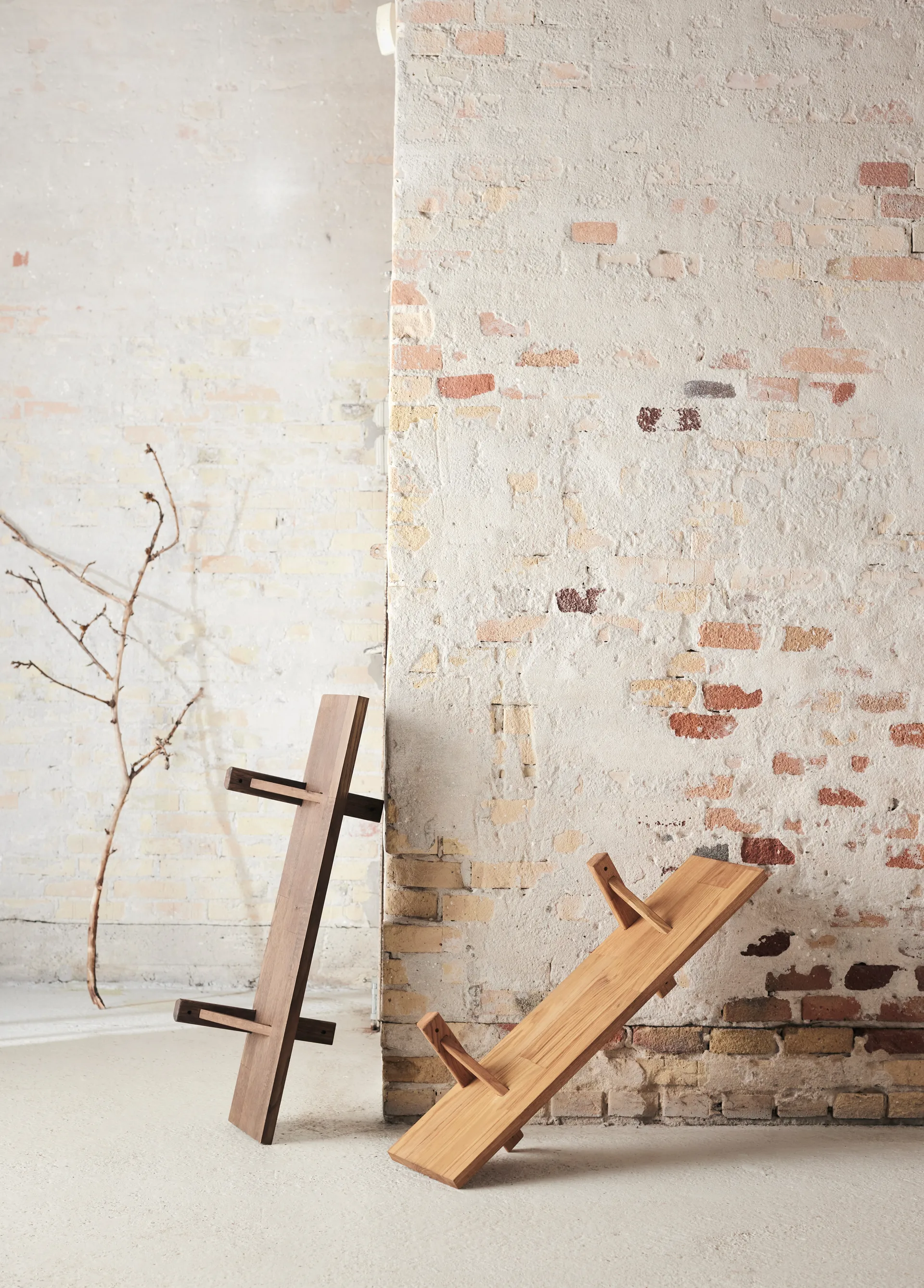 Toronto vägghylla 93 cm, Mörkoljad ek MUUBS