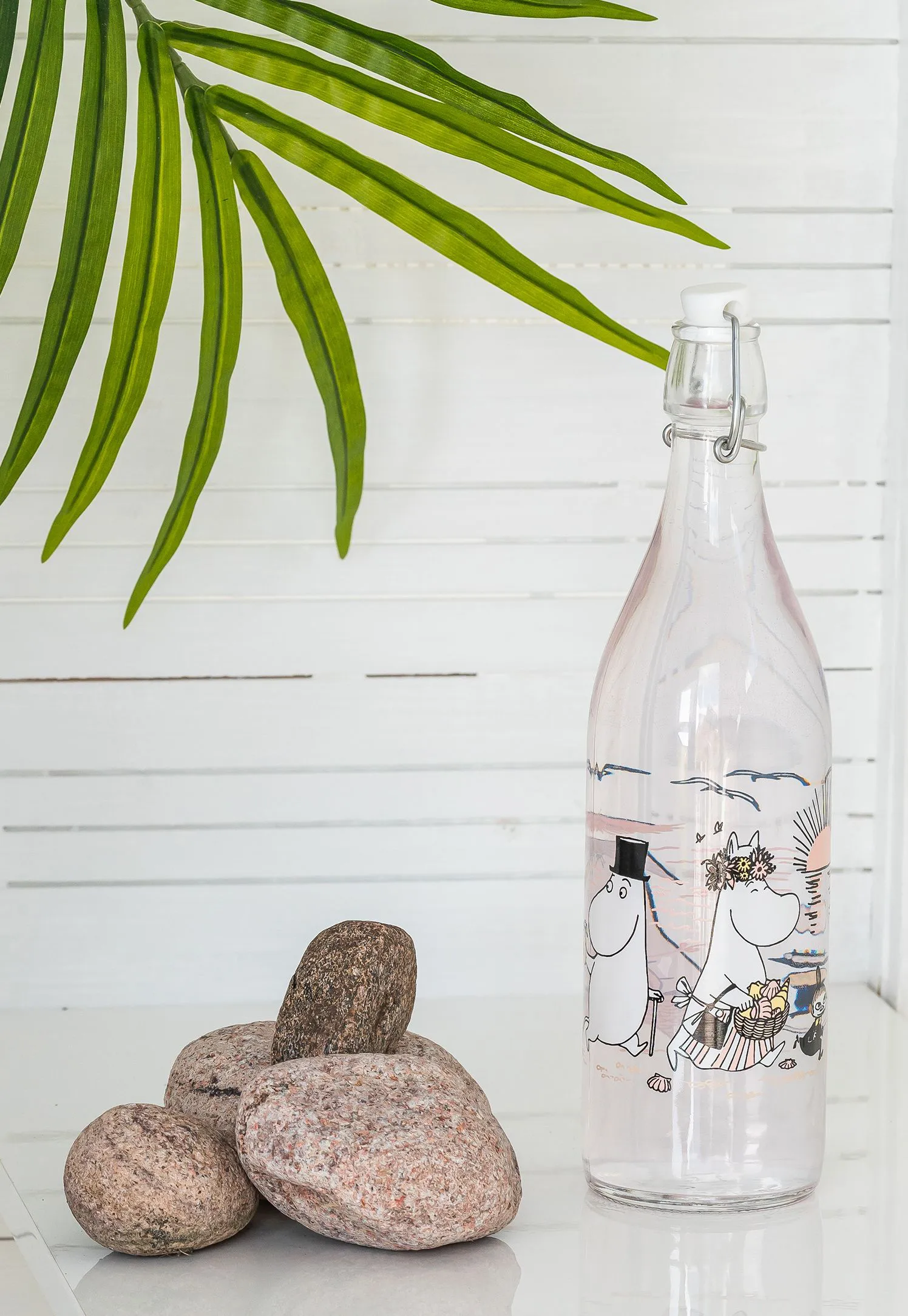 Mumin glasflaska 1 L, The Beach Muurla