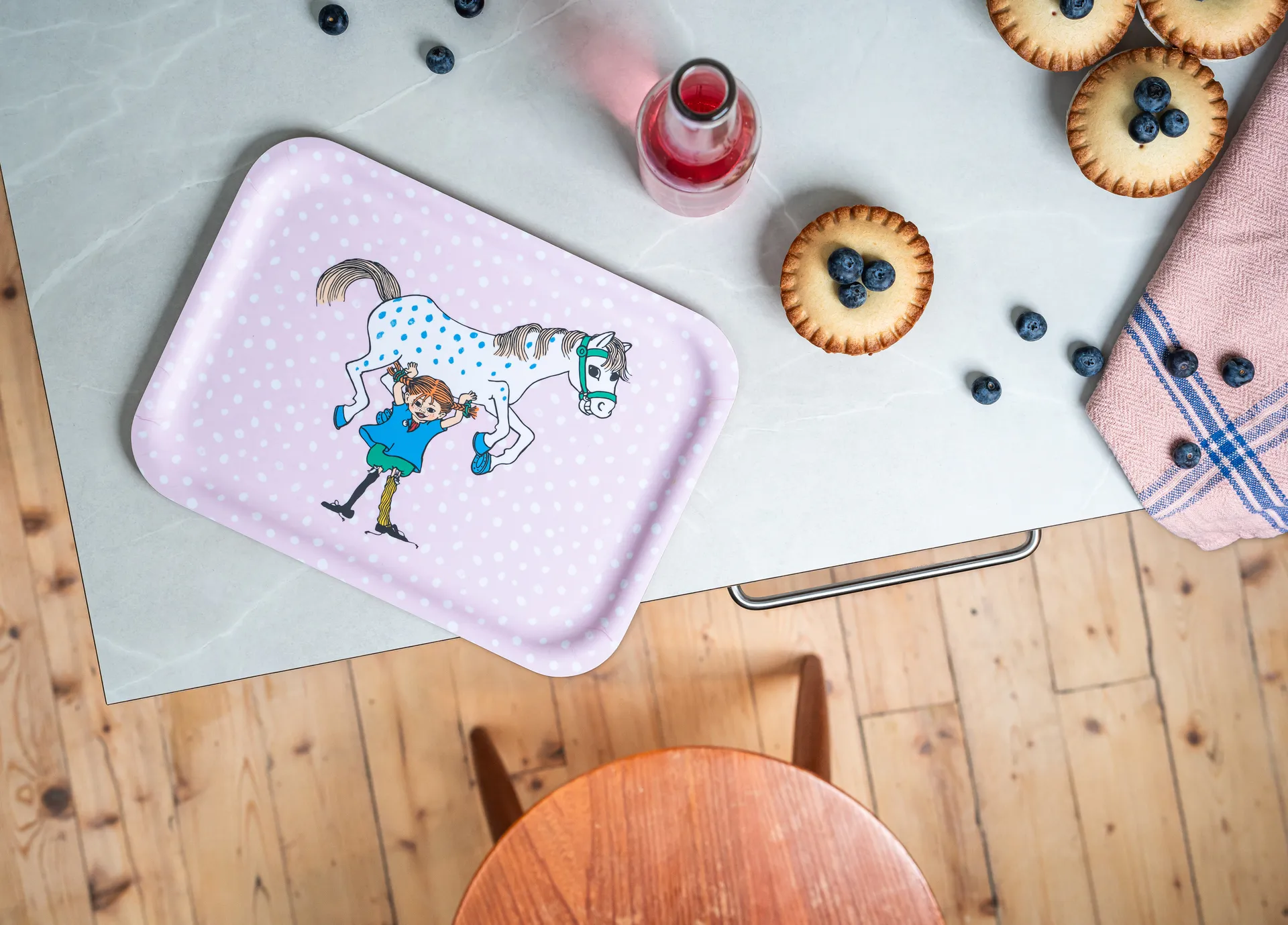 Pippi bricka 20x27 cm, Pippi and the Horse Muurla