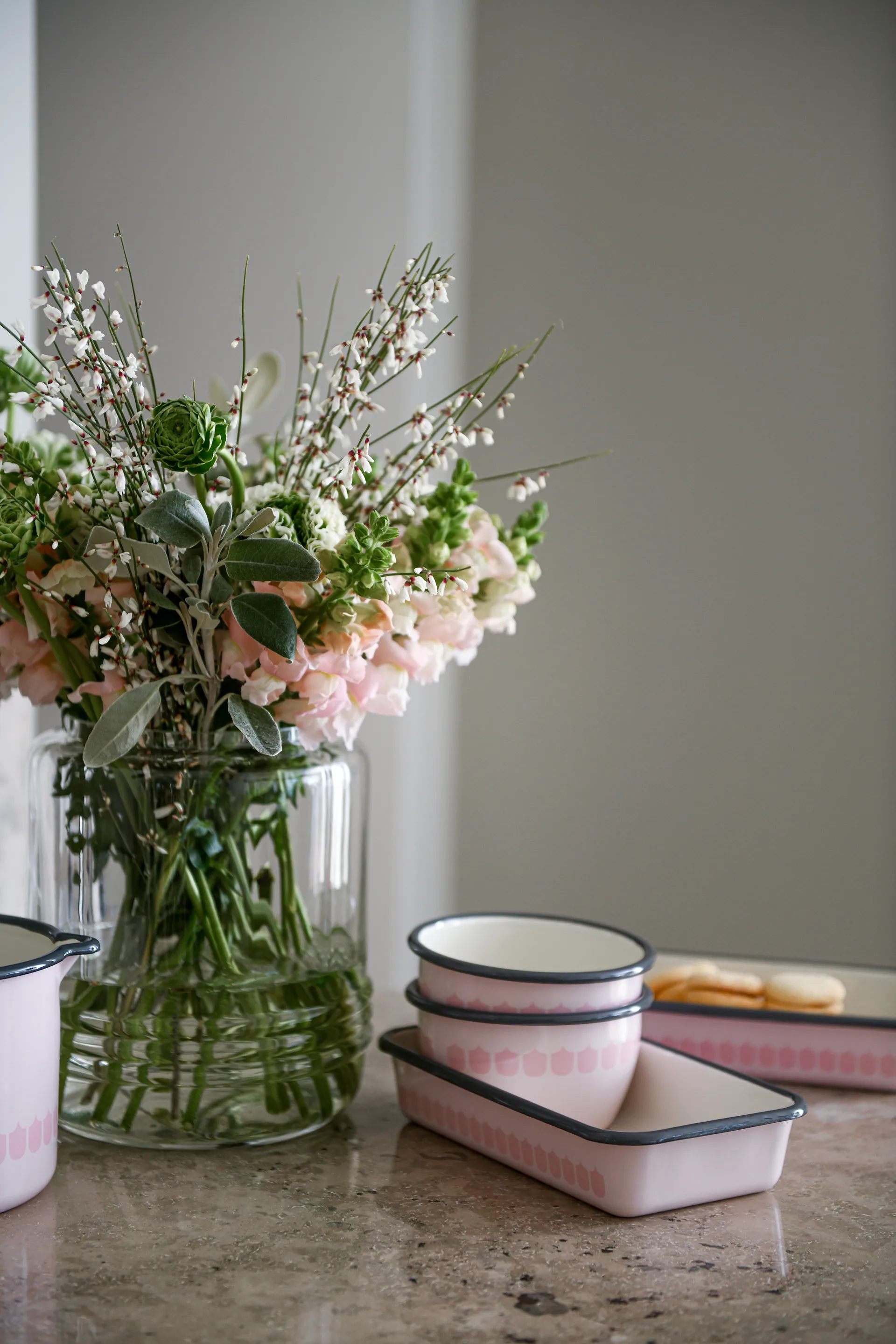 Vappu emaljkastrull 1,9 L, Rosa Muurla