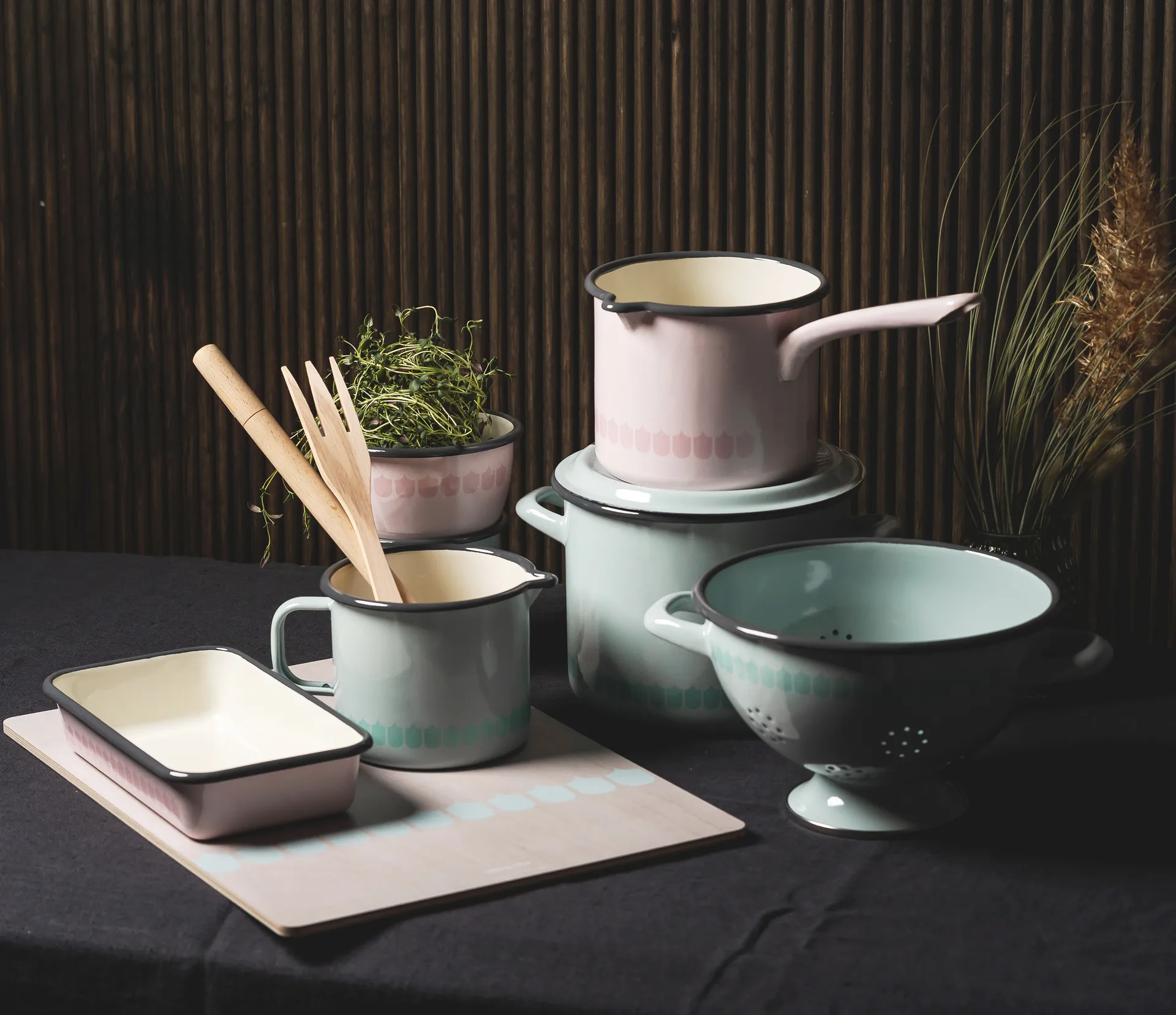 Vappu emaljkastrull 1,9 L, Rosa Muurla