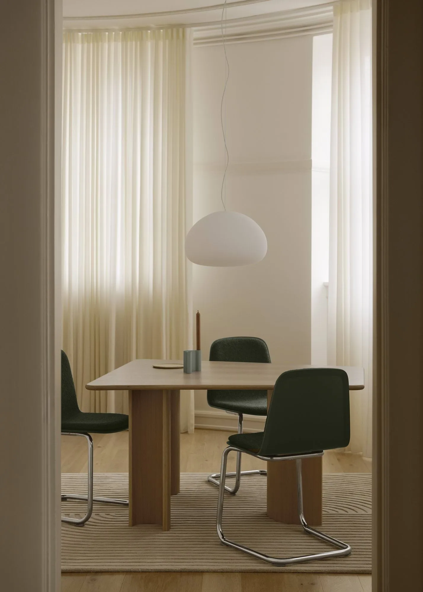 Brink Chair Cantilever Base stol, Svart-svart Muuto
