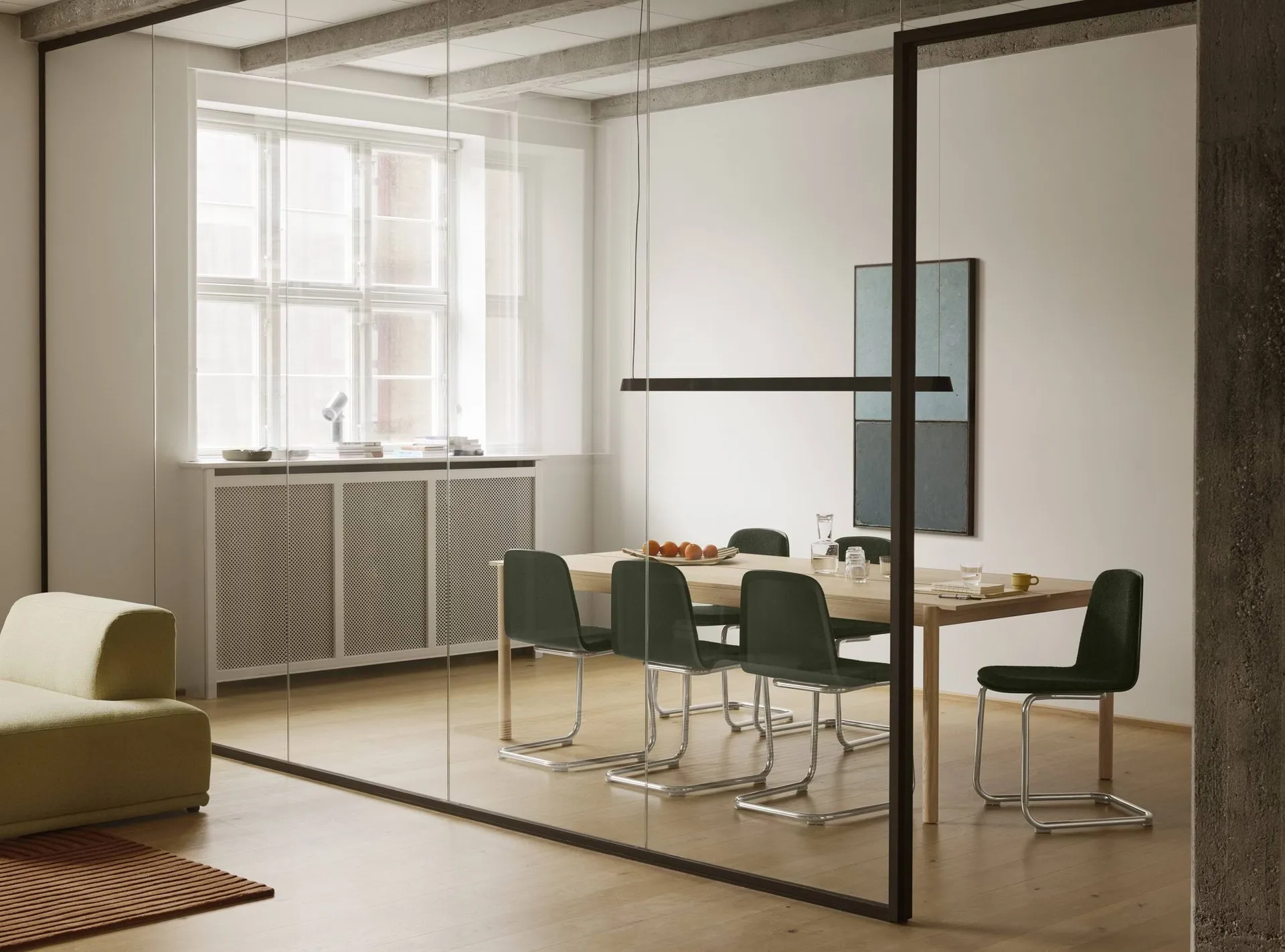 Brink Chair Cantilever Base stol, Svart-svart Muuto