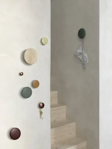 Dots Wood klädkrok - Brown red, Ø6,5 cm - Muuto