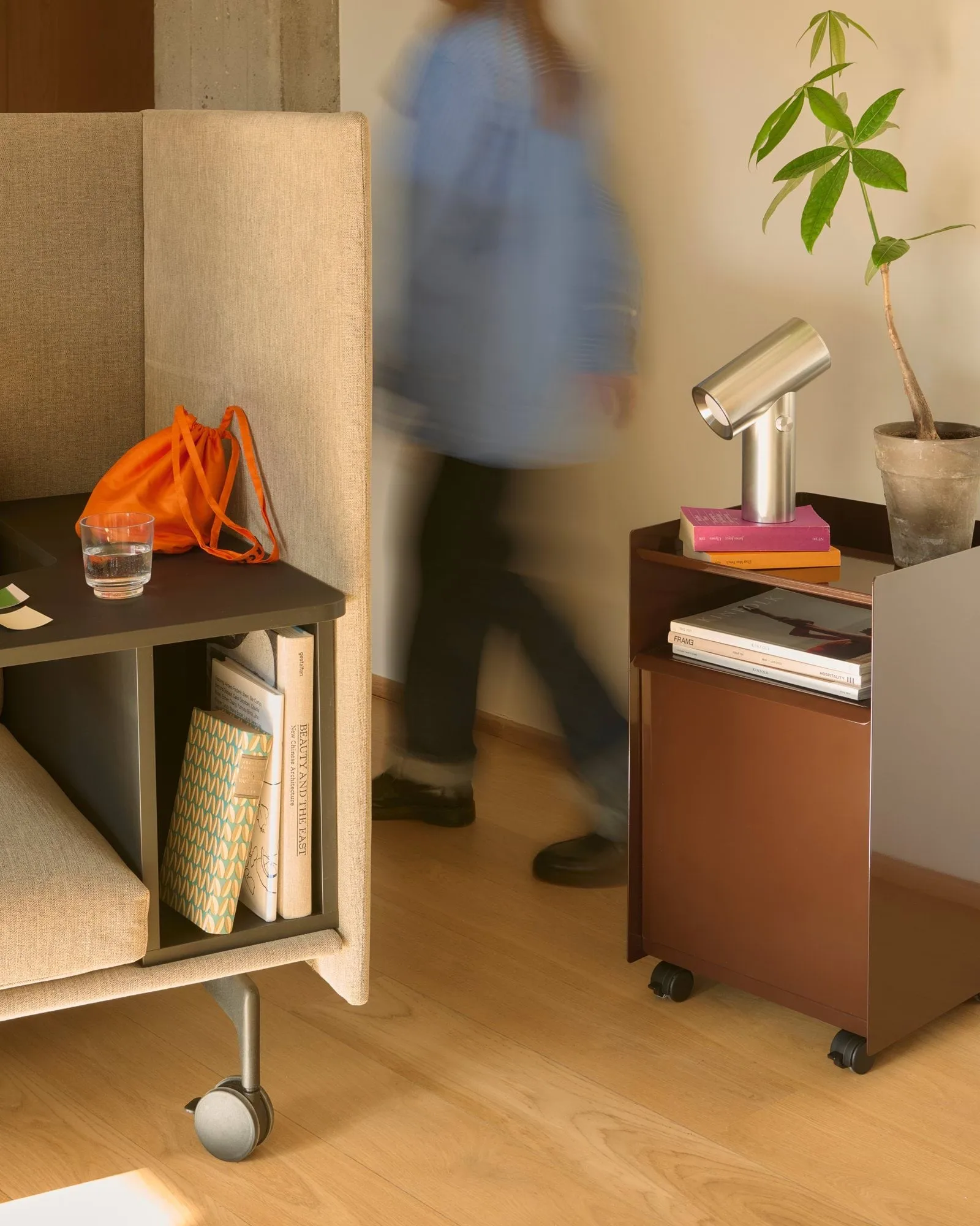 Folded Trolley rullvagn med låda, Dark red Muuto