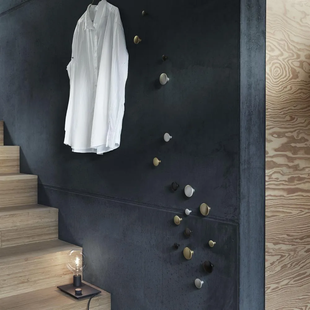 The dots klädkrok aluminium, Ø5 cm Muuto