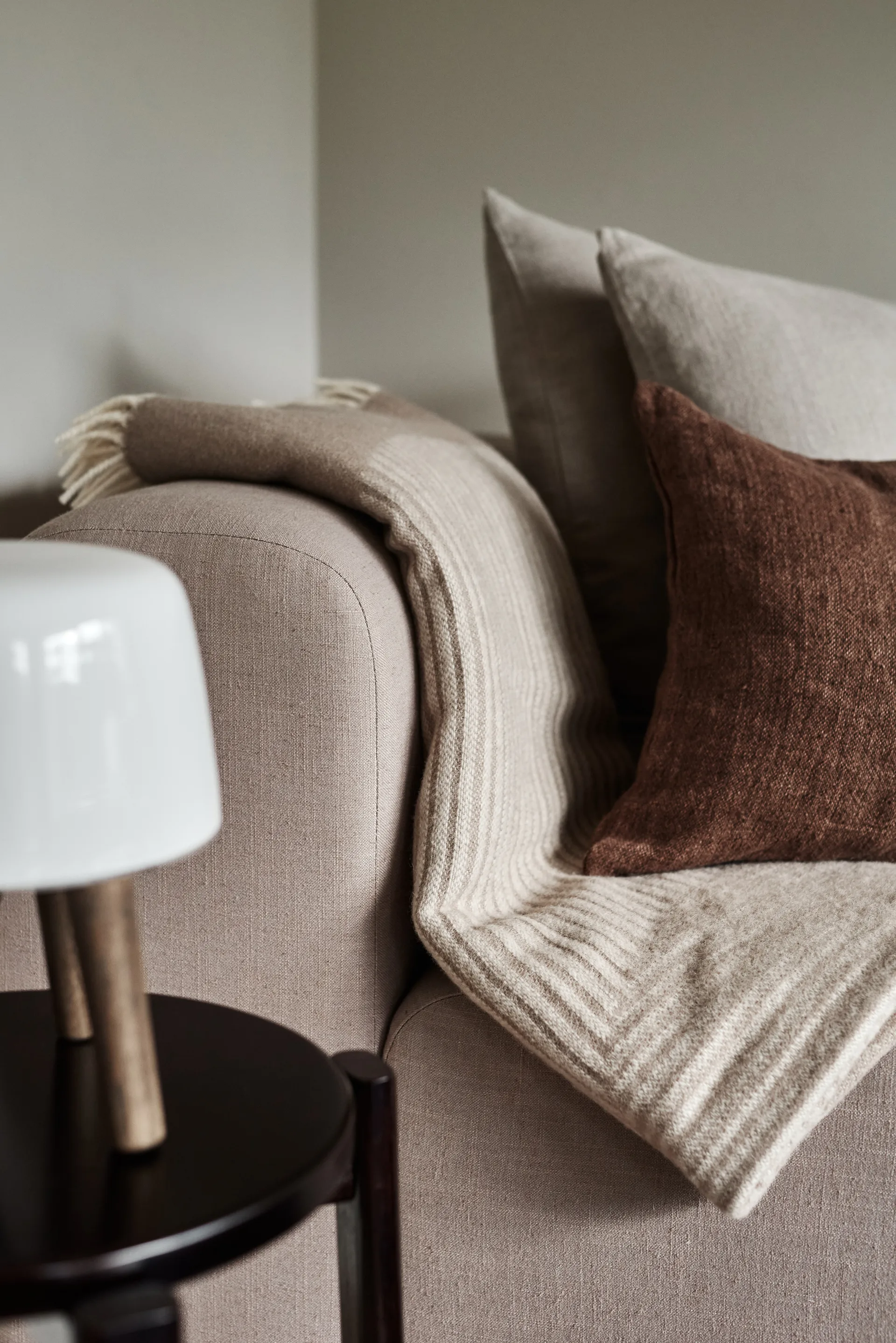 Circles ullpläd 130x185 cm, Beige NJRD